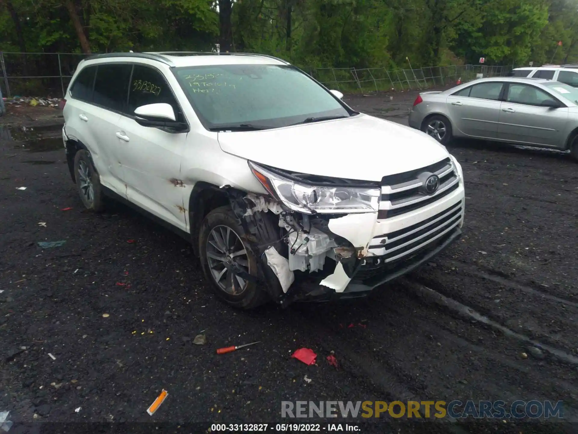 6 Photograph of a damaged car 5TDJZRFH2KS584218 TOYOTA HIGHLANDER 2019