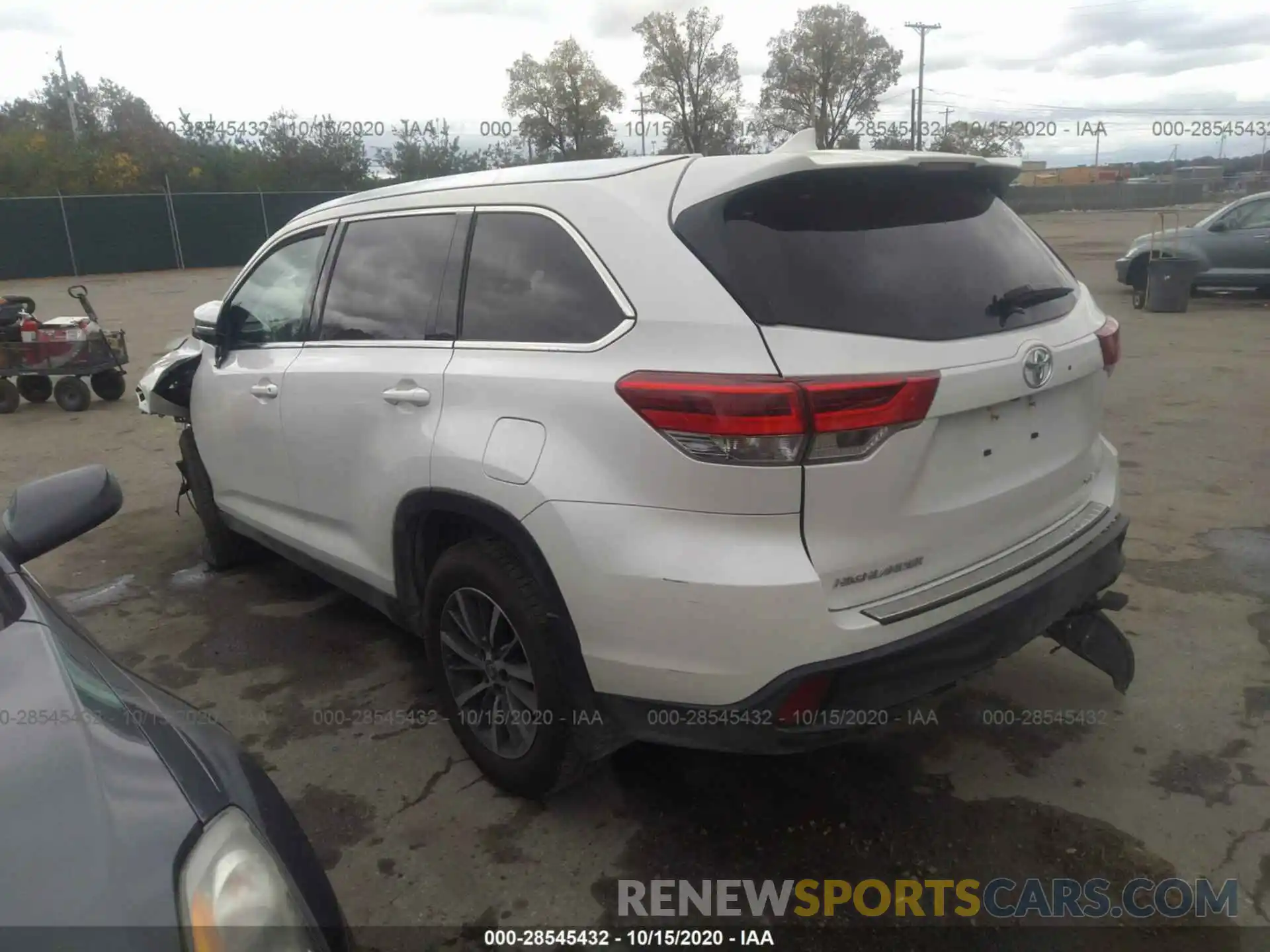 3 Photograph of a damaged car 5TDJZRFH2KS585112 TOYOTA HIGHLANDER 2019