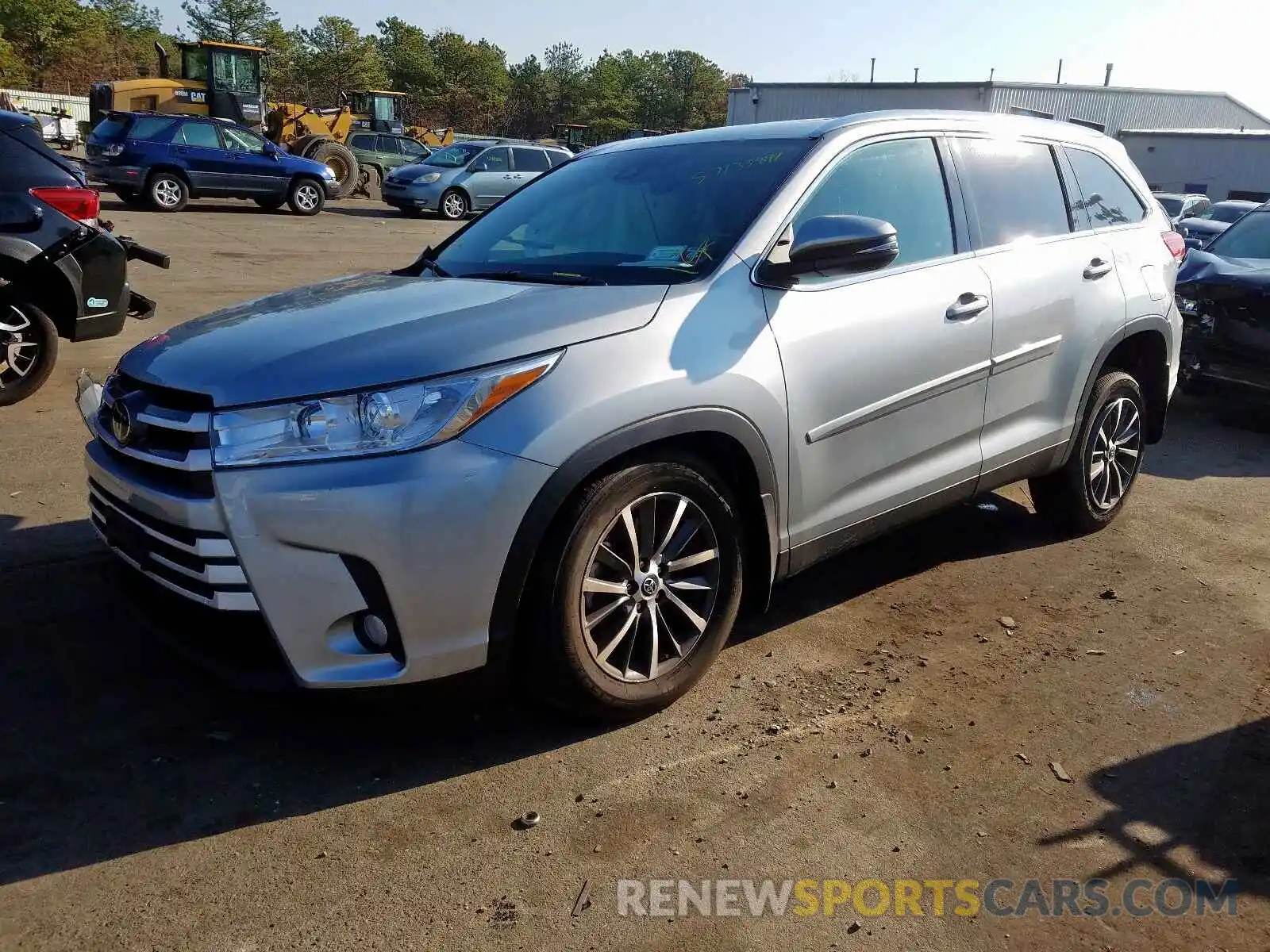 2 Photograph of a damaged car 5TDJZRFH2KS586048 TOYOTA HIGHLANDER 2019