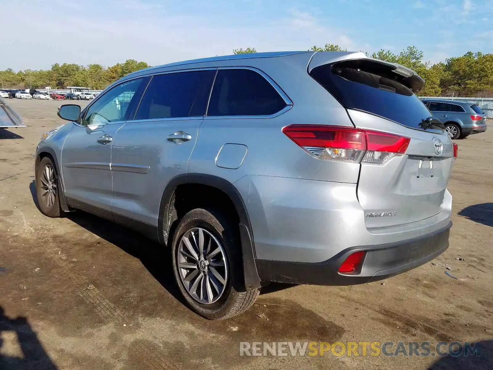 3 Photograph of a damaged car 5TDJZRFH2KS586048 TOYOTA HIGHLANDER 2019