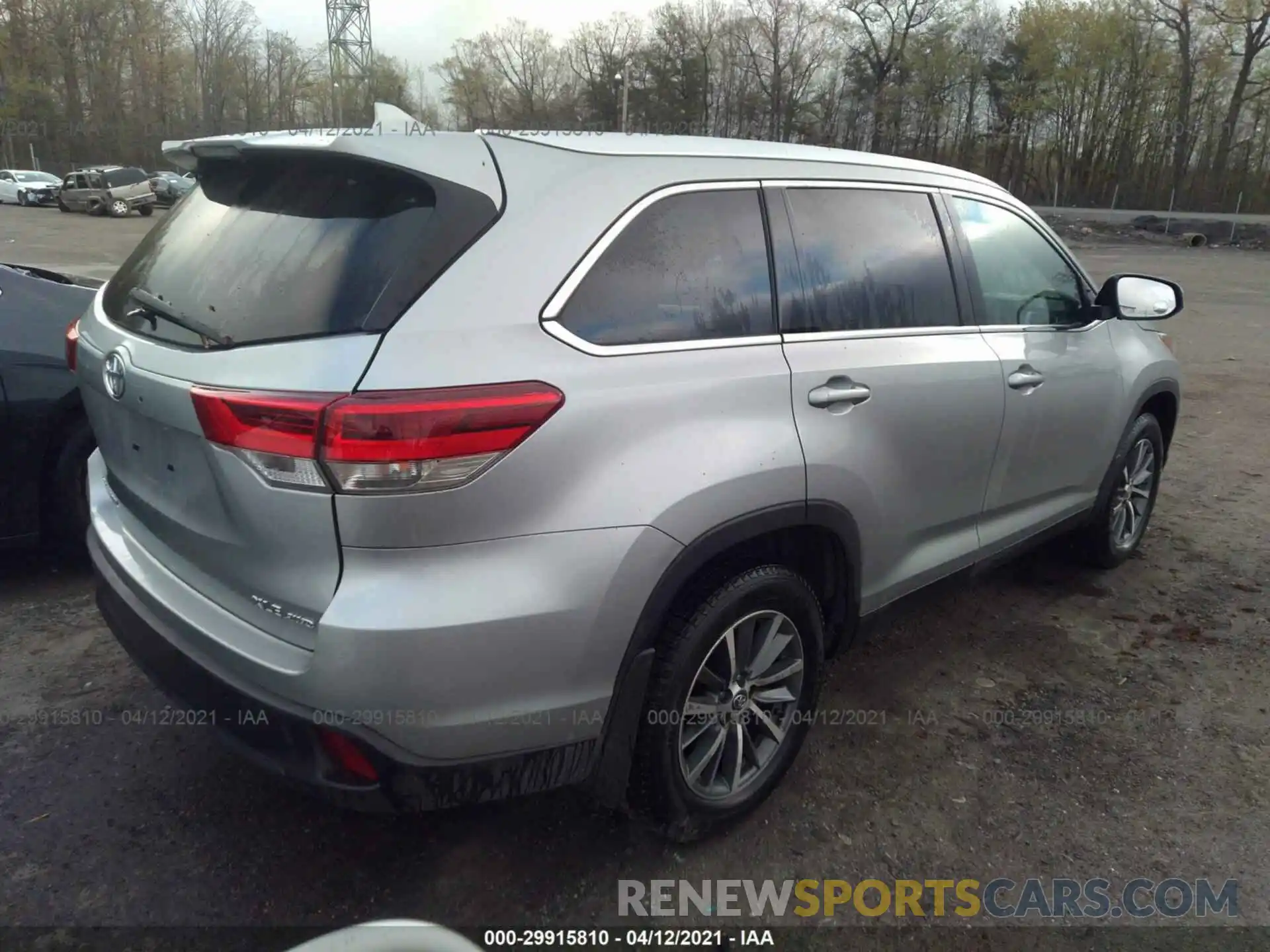 4 Photograph of a damaged car 5TDJZRFH2KS586261 TOYOTA HIGHLANDER 2019