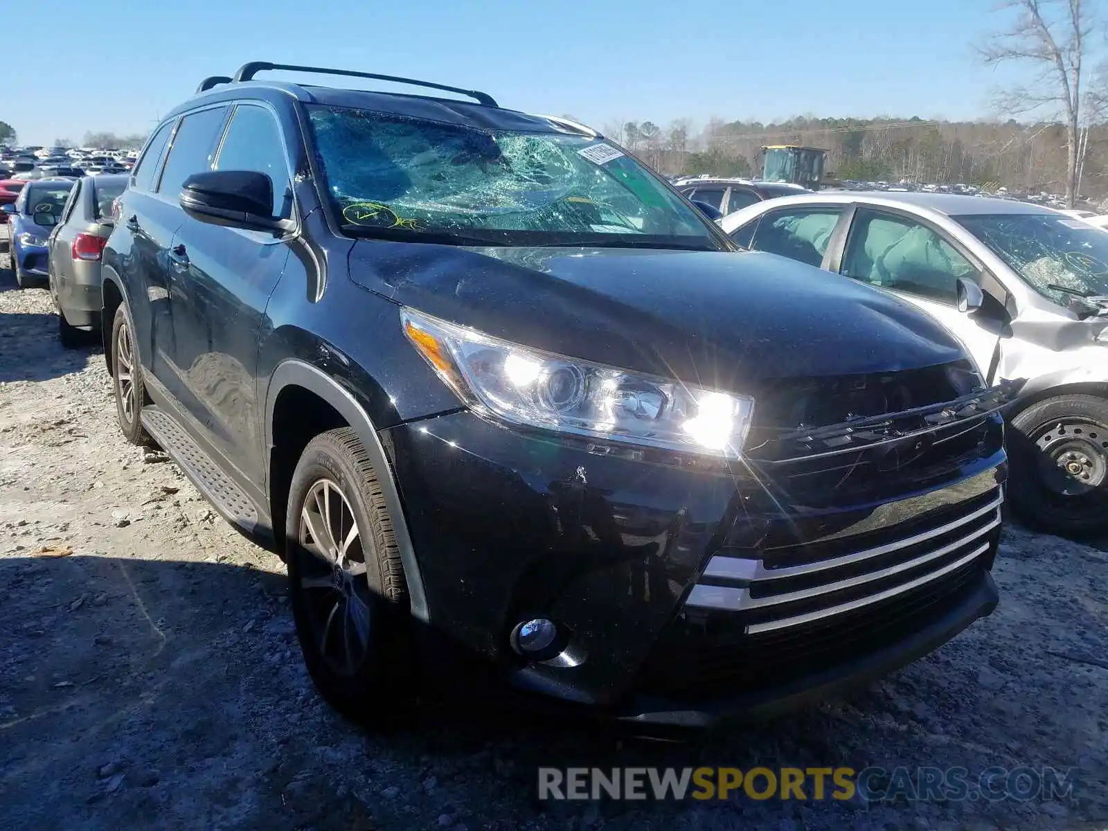 1 Photograph of a damaged car 5TDJZRFH2KS589449 TOYOTA HIGHLANDER 2019