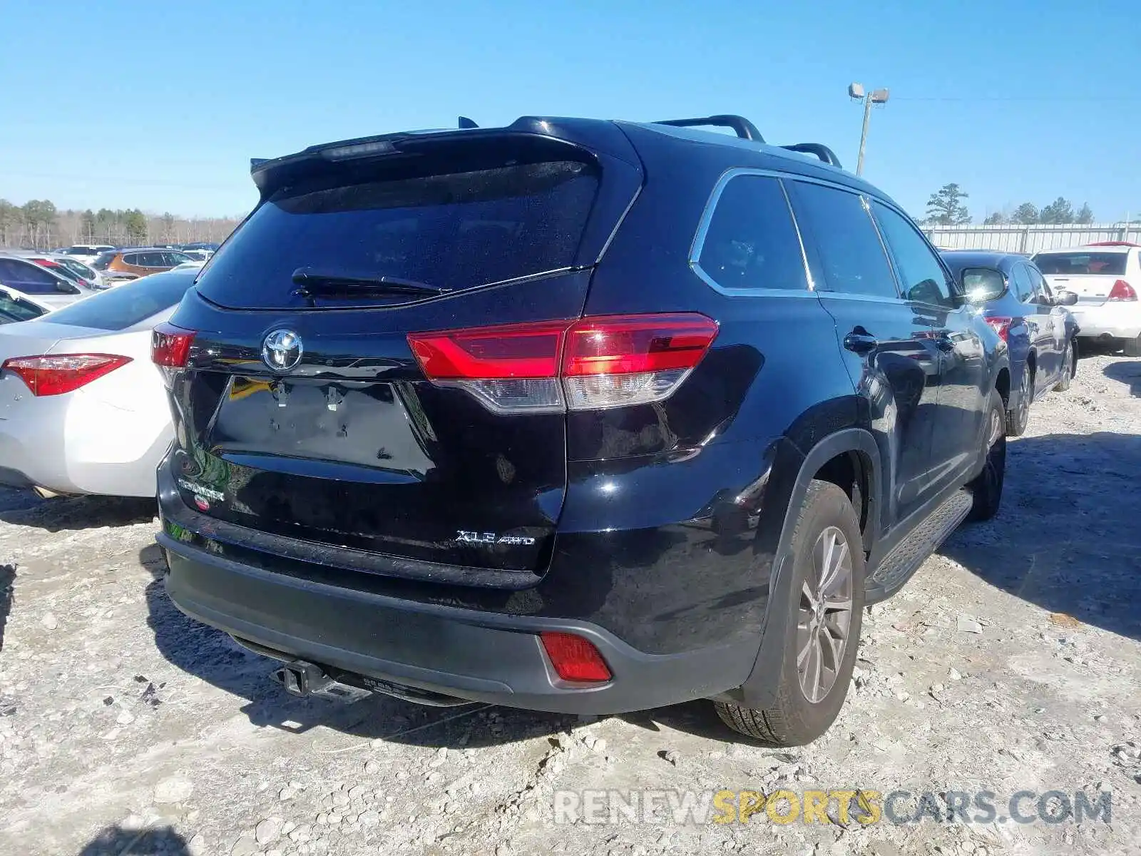 4 Photograph of a damaged car 5TDJZRFH2KS589449 TOYOTA HIGHLANDER 2019