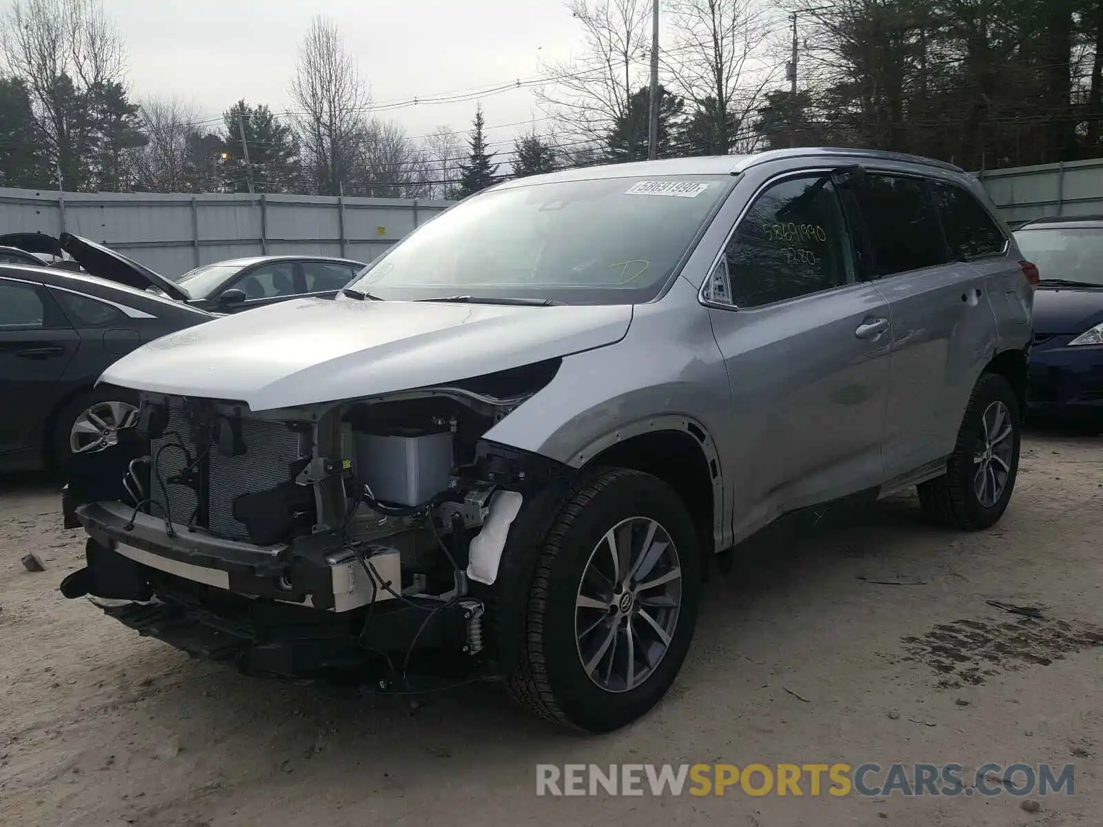 2 Photograph of a damaged car 5TDJZRFH2KS590164 TOYOTA HIGHLANDER 2019