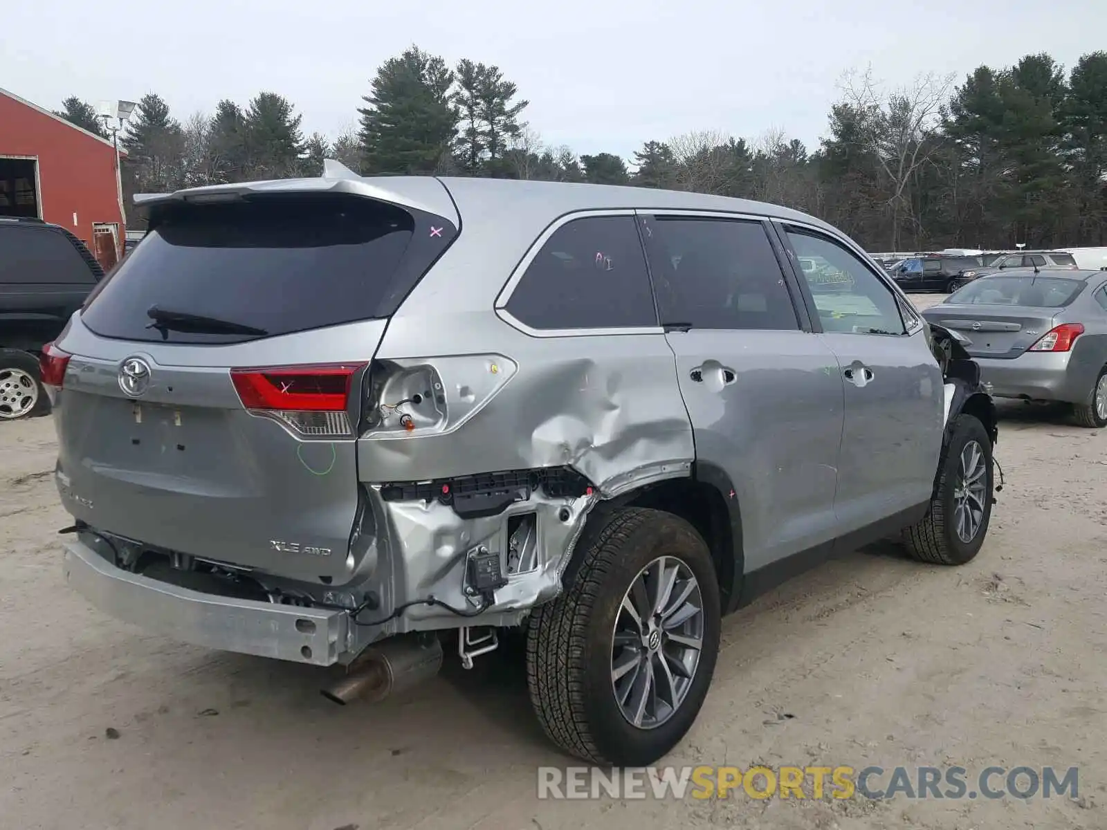 4 Photograph of a damaged car 5TDJZRFH2KS590164 TOYOTA HIGHLANDER 2019