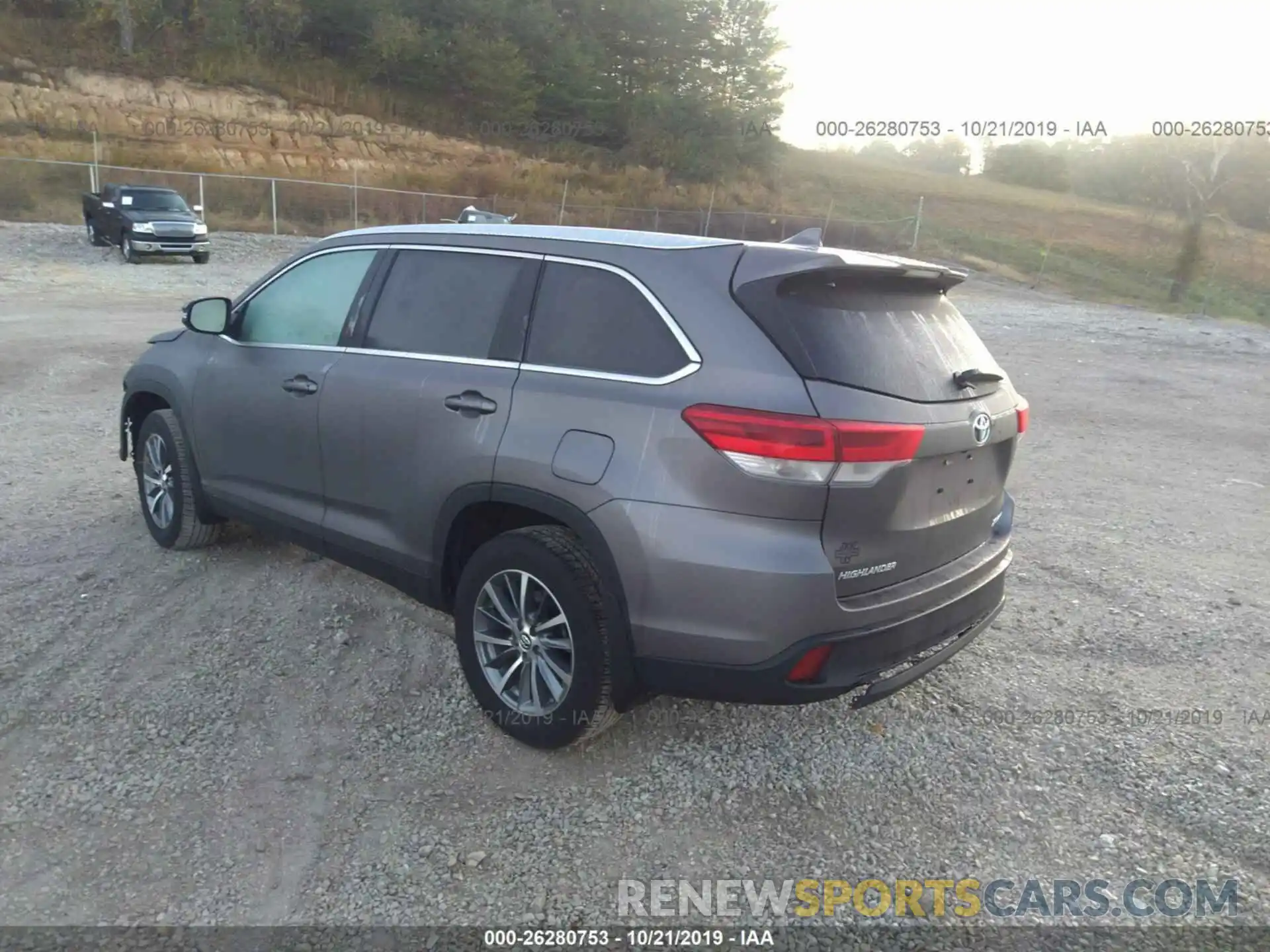 3 Photograph of a damaged car 5TDJZRFH2KS591170 TOYOTA HIGHLANDER 2019