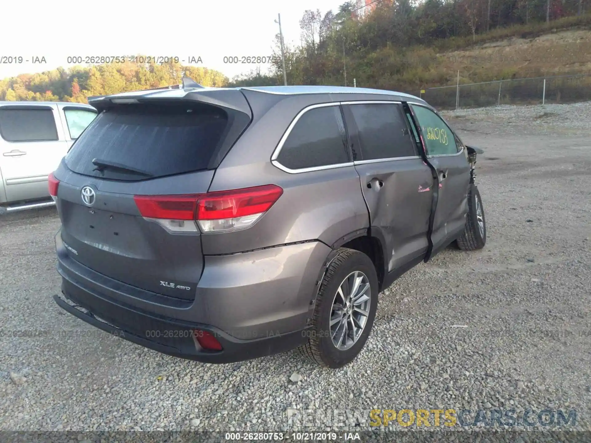 4 Photograph of a damaged car 5TDJZRFH2KS591170 TOYOTA HIGHLANDER 2019