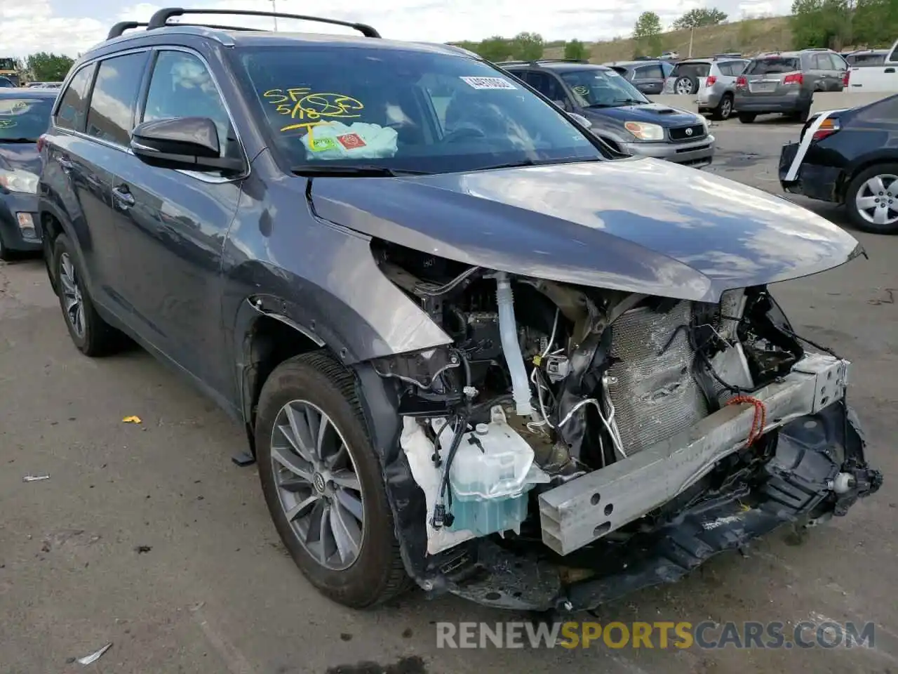 1 Photograph of a damaged car 5TDJZRFH2KS592156 TOYOTA HIGHLANDER 2019