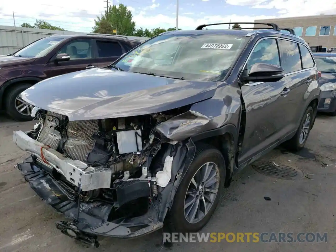 2 Photograph of a damaged car 5TDJZRFH2KS592156 TOYOTA HIGHLANDER 2019