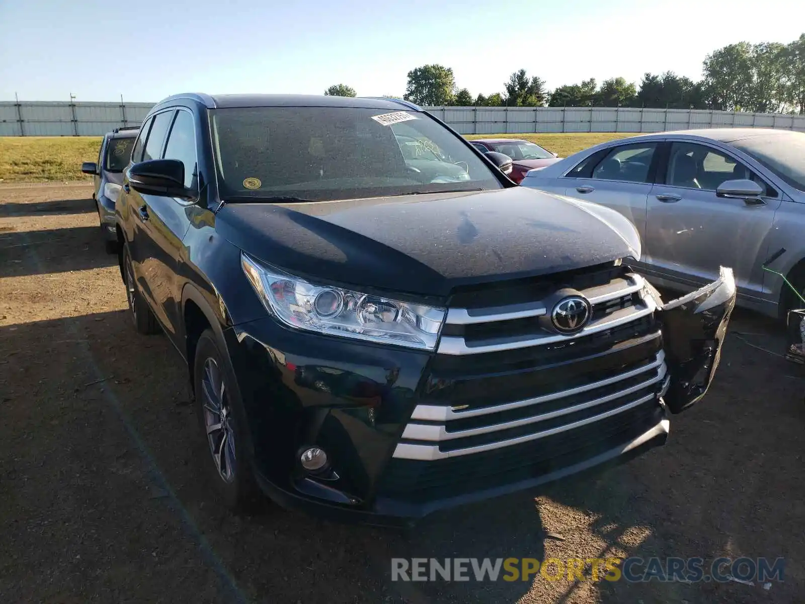 1 Photograph of a damaged car 5TDJZRFH2KS594537 TOYOTA HIGHLANDER 2019