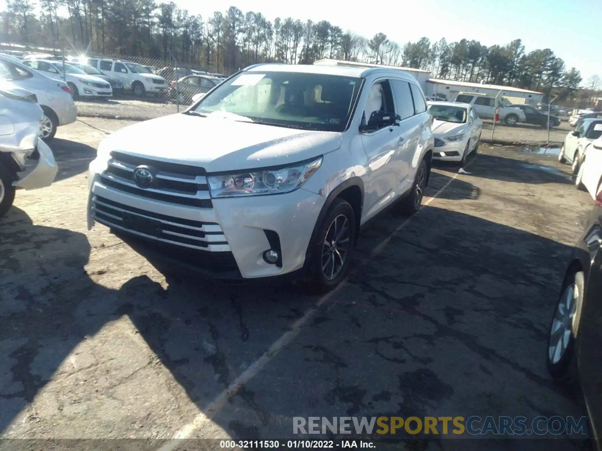 2 Photograph of a damaged car 5TDJZRFH2KS596370 TOYOTA HIGHLANDER 2019