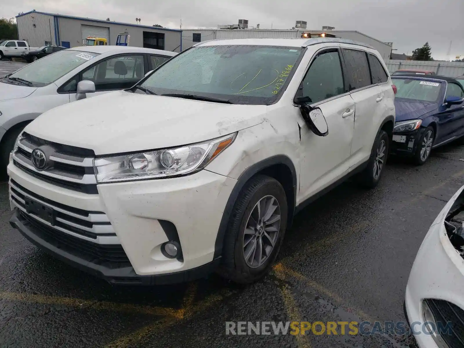 2 Photograph of a damaged car 5TDJZRFH2KS596482 TOYOTA HIGHLANDER 2019