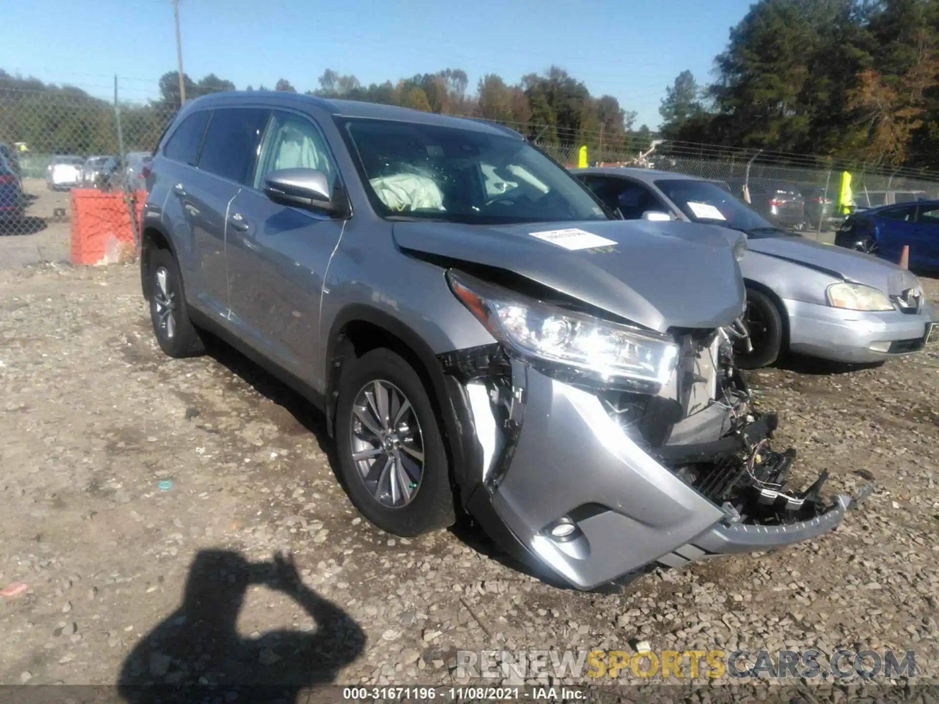 1 Photograph of a damaged car 5TDJZRFH2KS596806 TOYOTA HIGHLANDER 2019