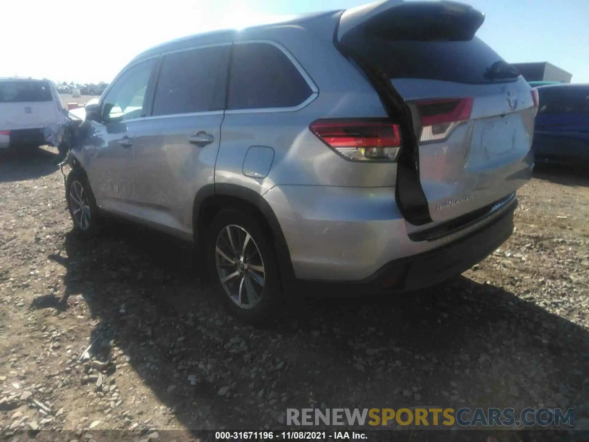 3 Photograph of a damaged car 5TDJZRFH2KS596806 TOYOTA HIGHLANDER 2019