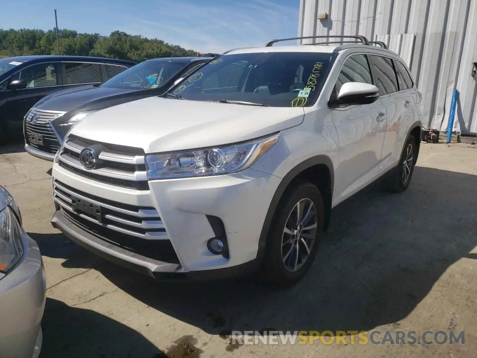 2 Photograph of a damaged car 5TDJZRFH2KS597776 TOYOTA HIGHLANDER 2019