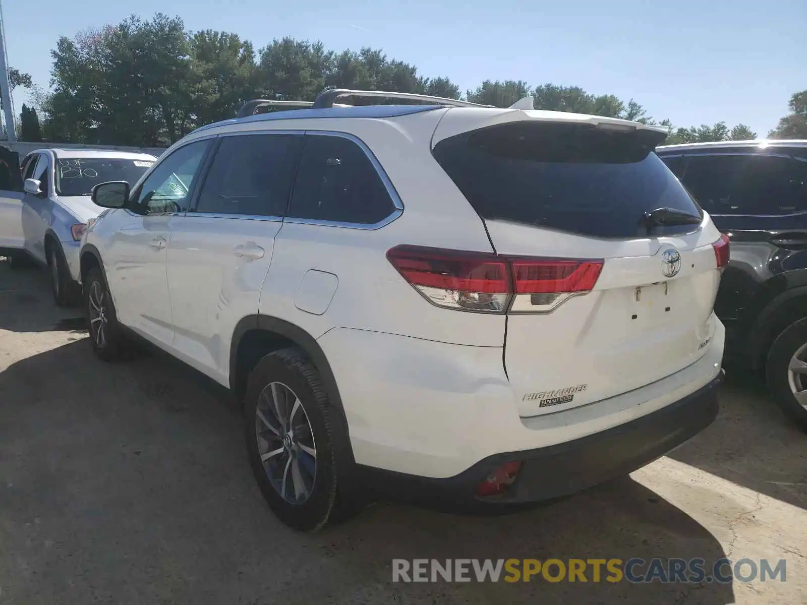 3 Photograph of a damaged car 5TDJZRFH2KS597776 TOYOTA HIGHLANDER 2019