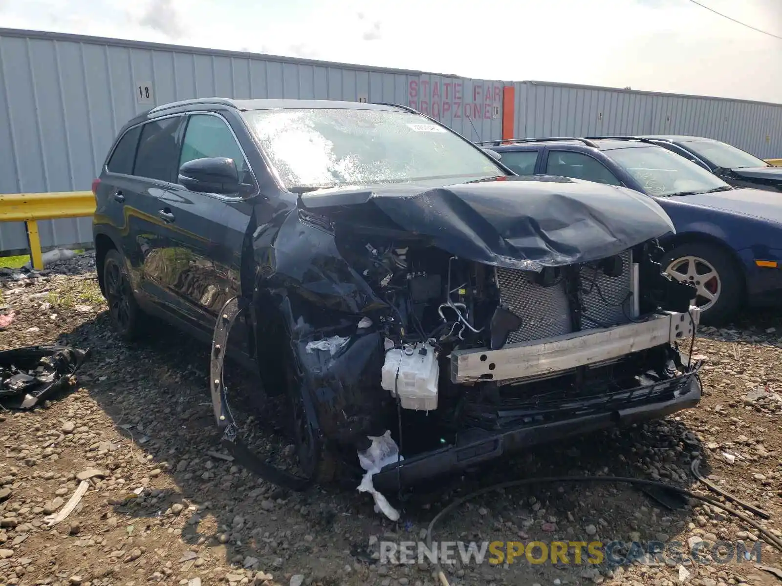 1 Photograph of a damaged car 5TDJZRFH2KS599415 TOYOTA HIGHLANDER 2019