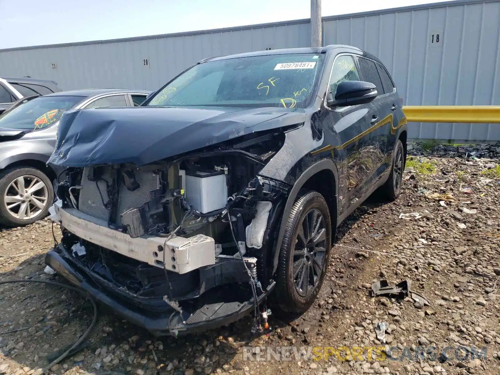 2 Photograph of a damaged car 5TDJZRFH2KS599415 TOYOTA HIGHLANDER 2019