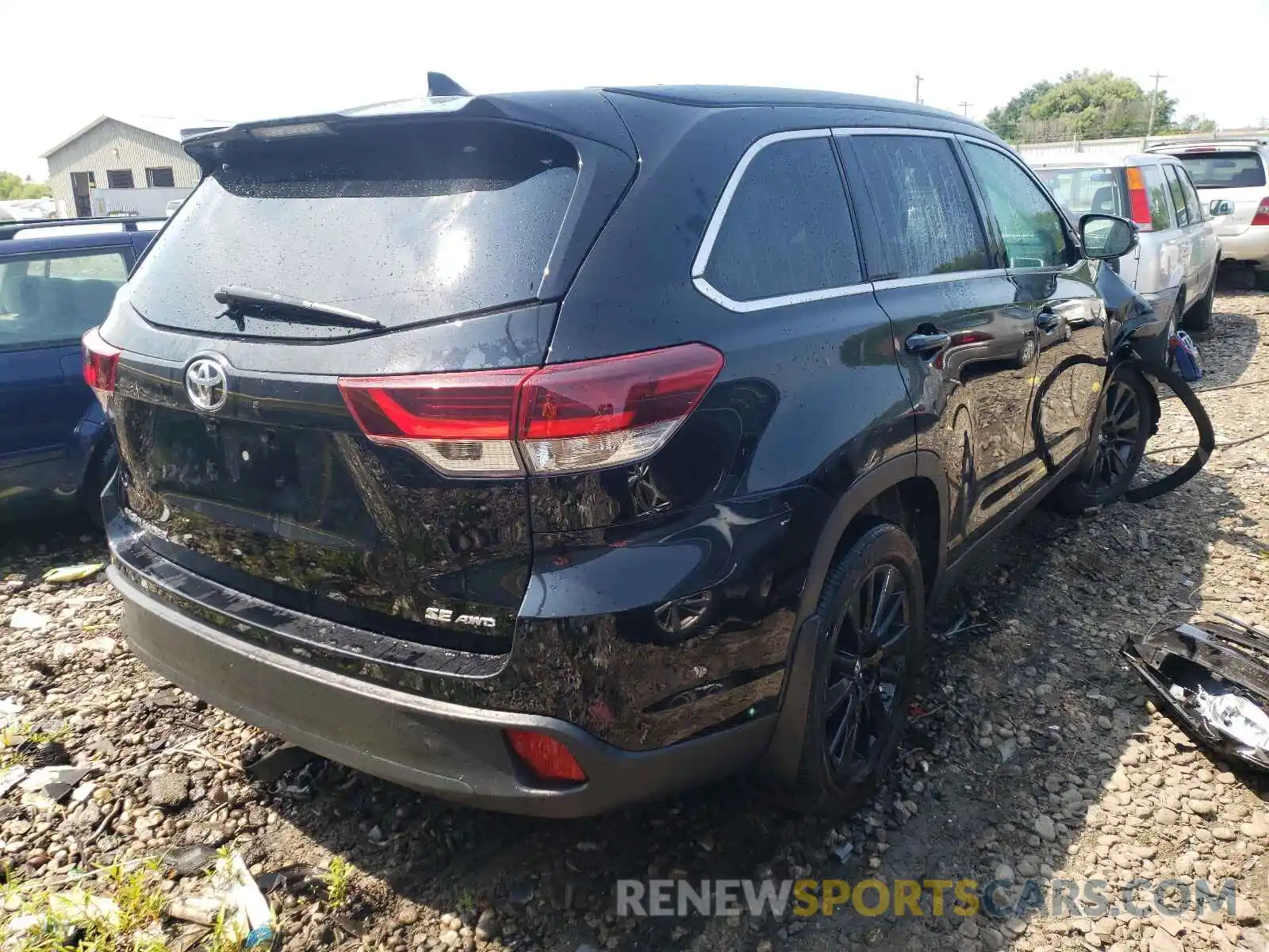 4 Photograph of a damaged car 5TDJZRFH2KS599415 TOYOTA HIGHLANDER 2019