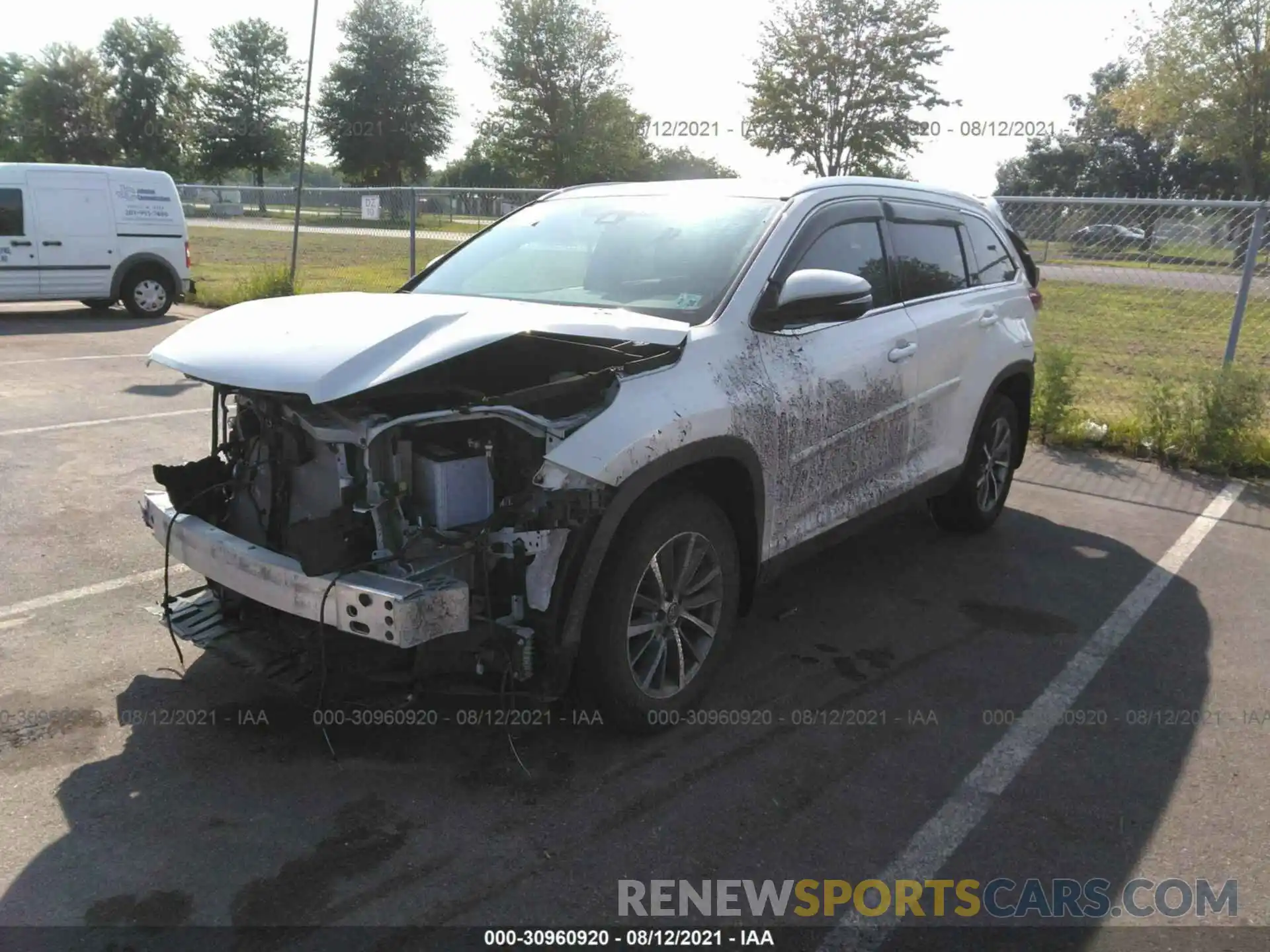 2 Photograph of a damaged car 5TDJZRFH2KS599494 TOYOTA HIGHLANDER 2019