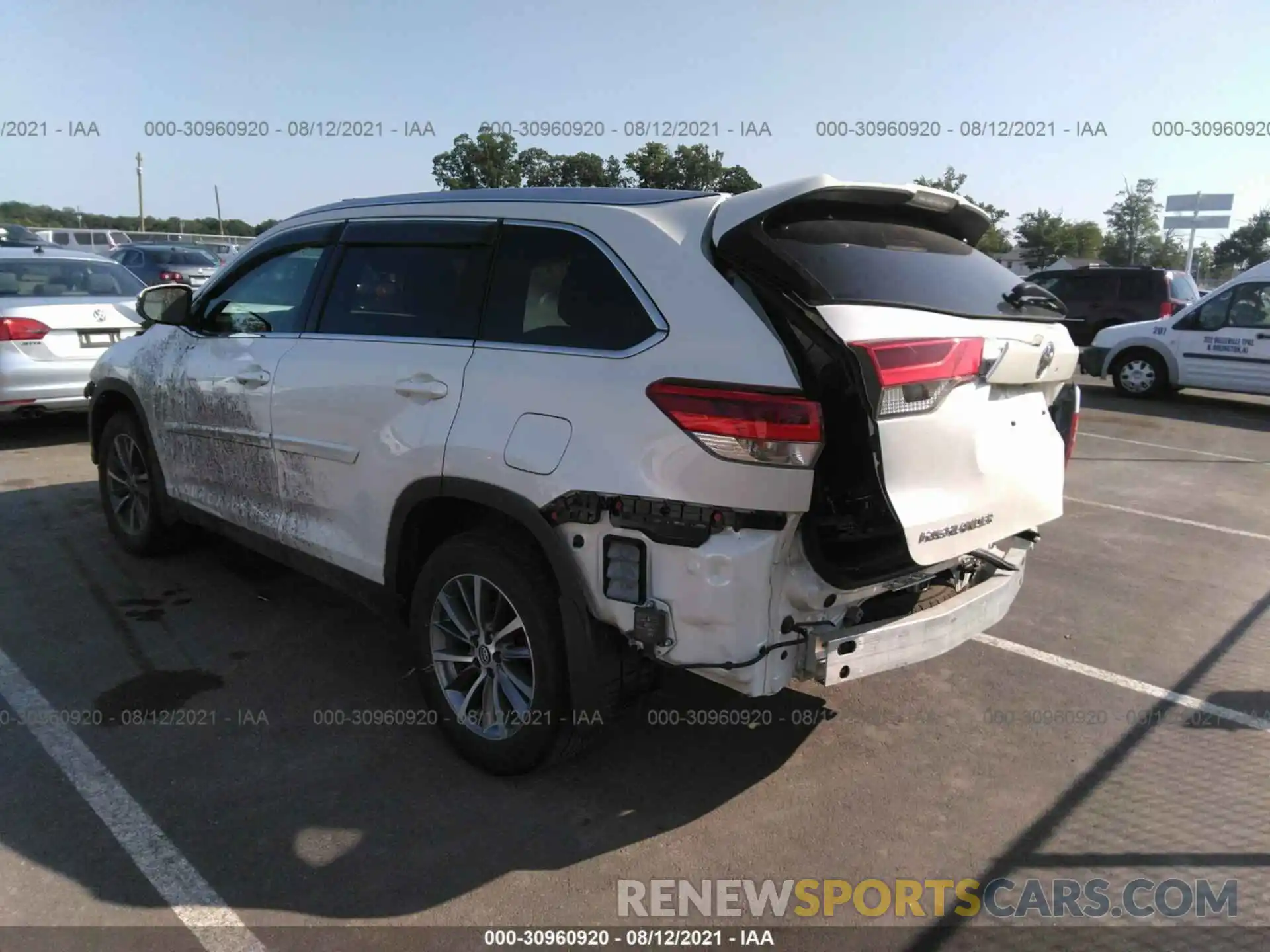 3 Photograph of a damaged car 5TDJZRFH2KS599494 TOYOTA HIGHLANDER 2019