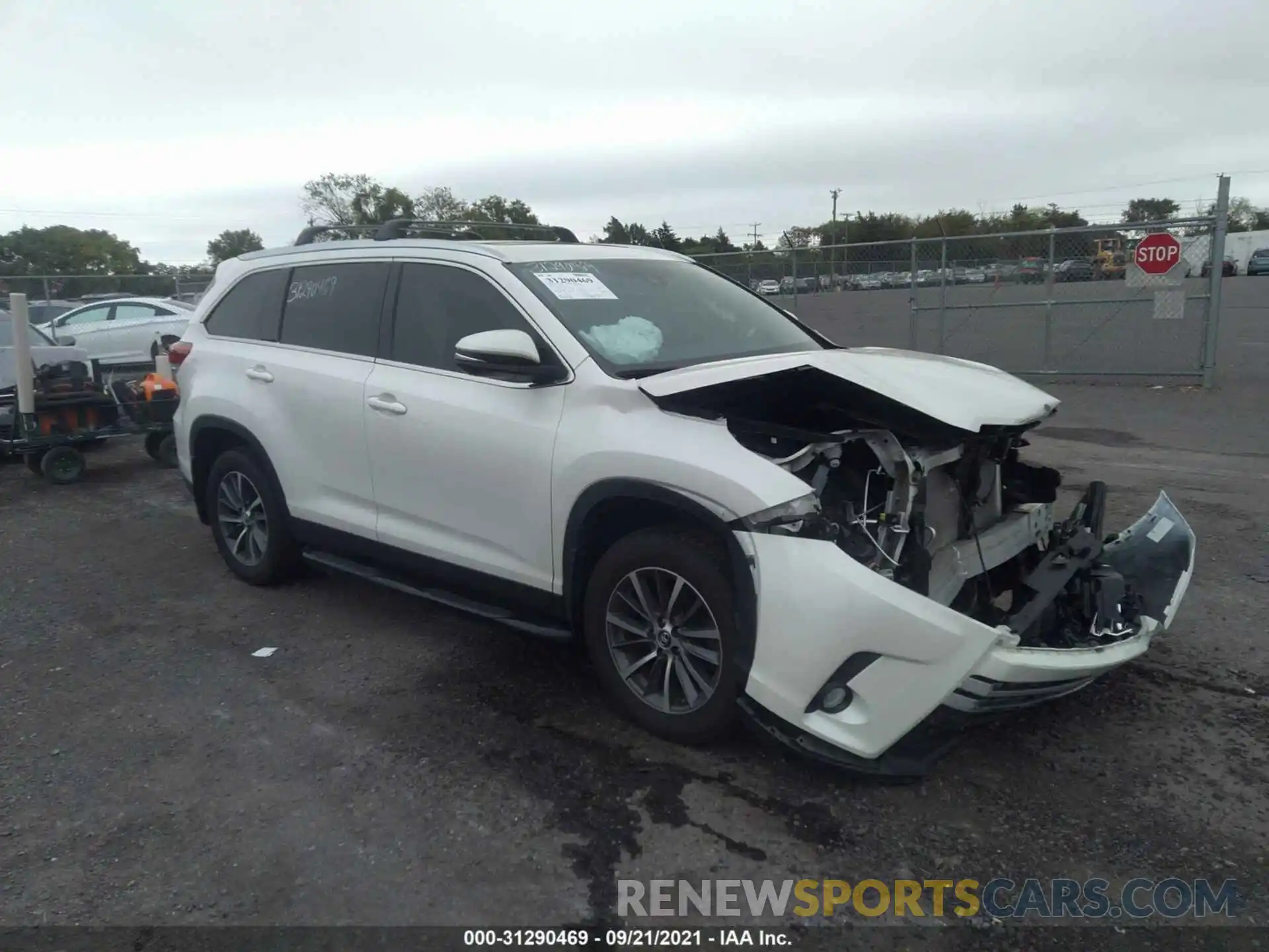 1 Photograph of a damaged car 5TDJZRFH2KS599561 TOYOTA HIGHLANDER 2019