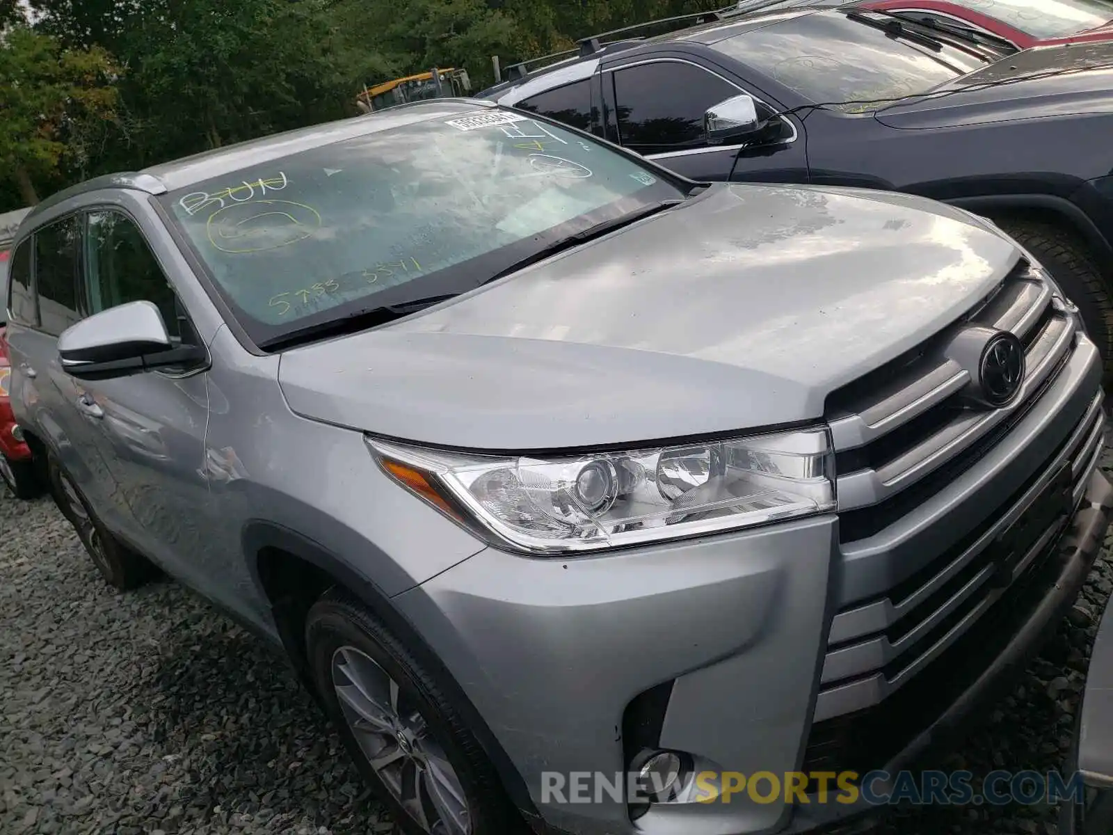 1 Photograph of a damaged car 5TDJZRFH2KS600000 TOYOTA HIGHLANDER 2019