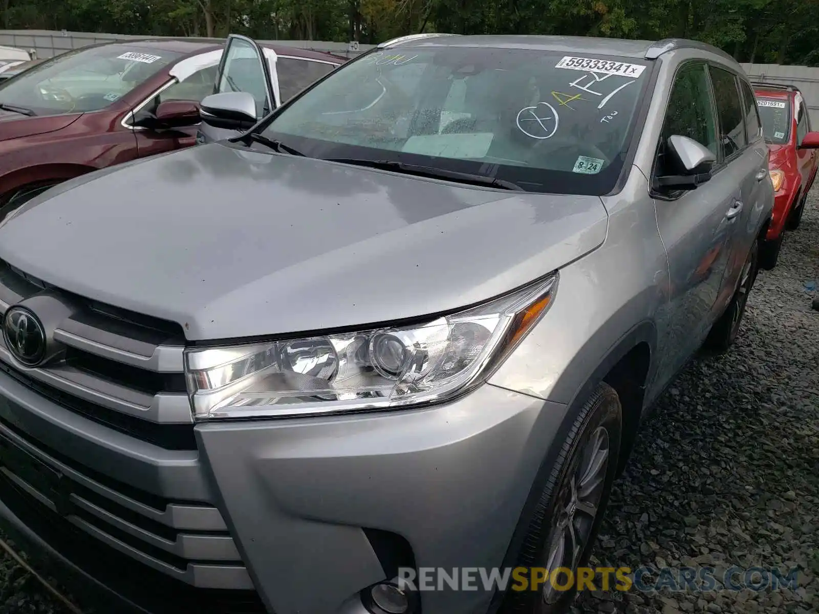 2 Photograph of a damaged car 5TDJZRFH2KS600000 TOYOTA HIGHLANDER 2019