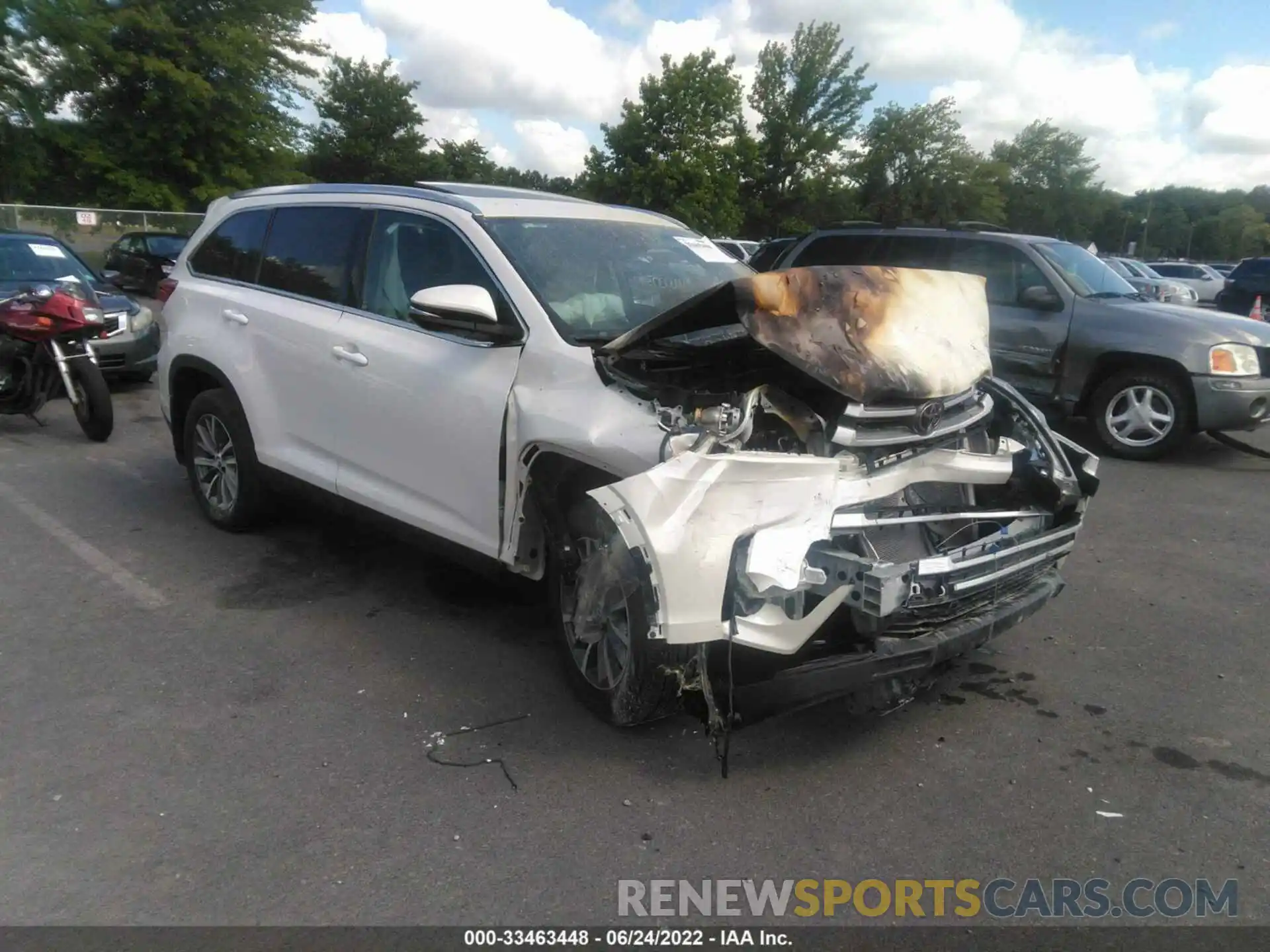 1 Photograph of a damaged car 5TDJZRFH2KS601423 TOYOTA HIGHLANDER 2019