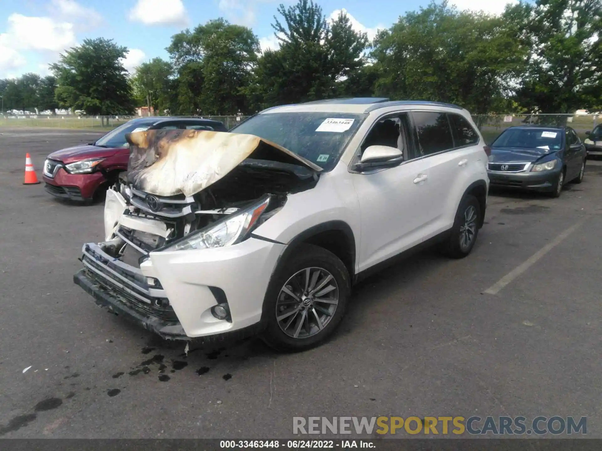 2 Photograph of a damaged car 5TDJZRFH2KS601423 TOYOTA HIGHLANDER 2019