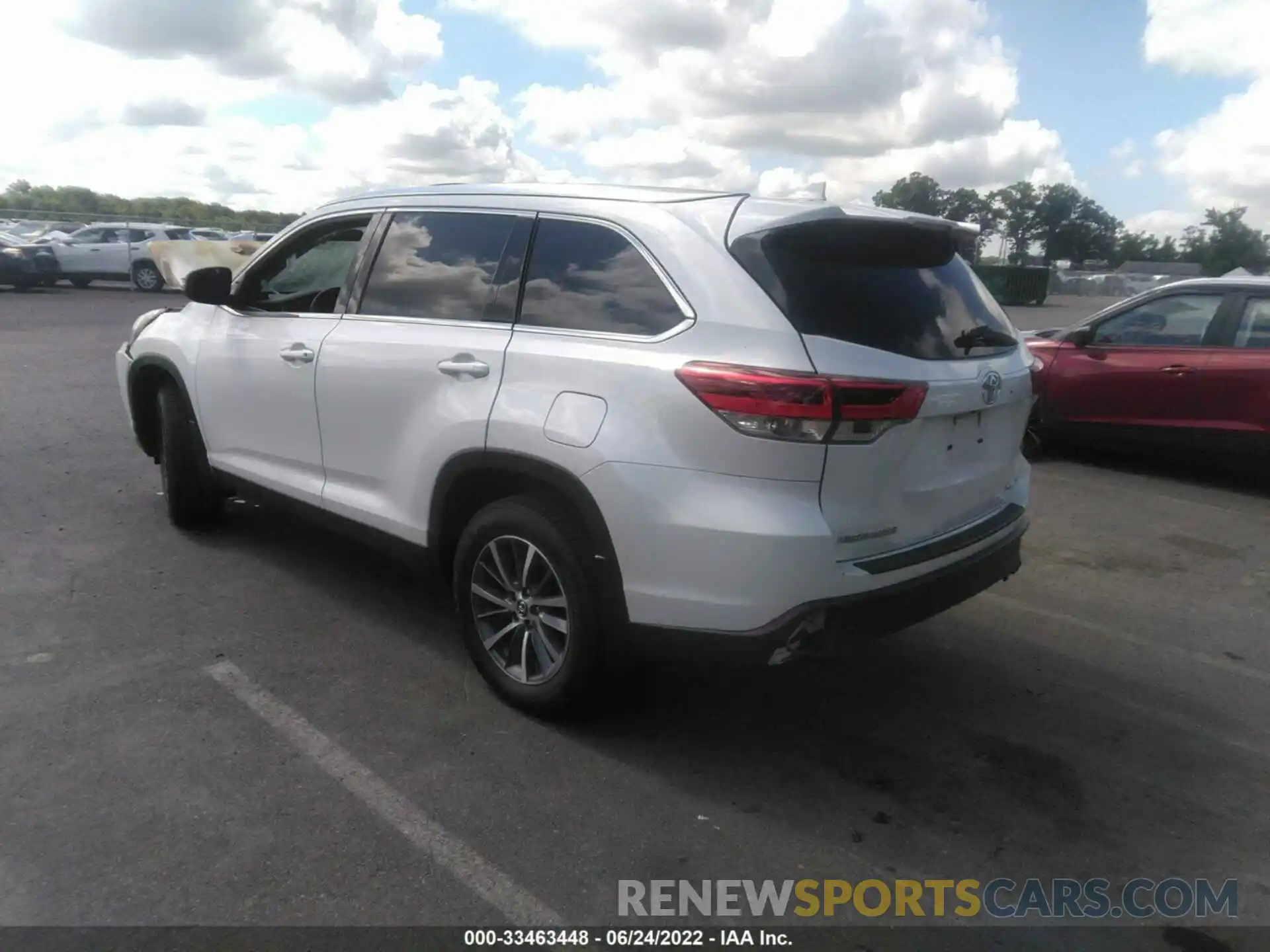 3 Photograph of a damaged car 5TDJZRFH2KS601423 TOYOTA HIGHLANDER 2019