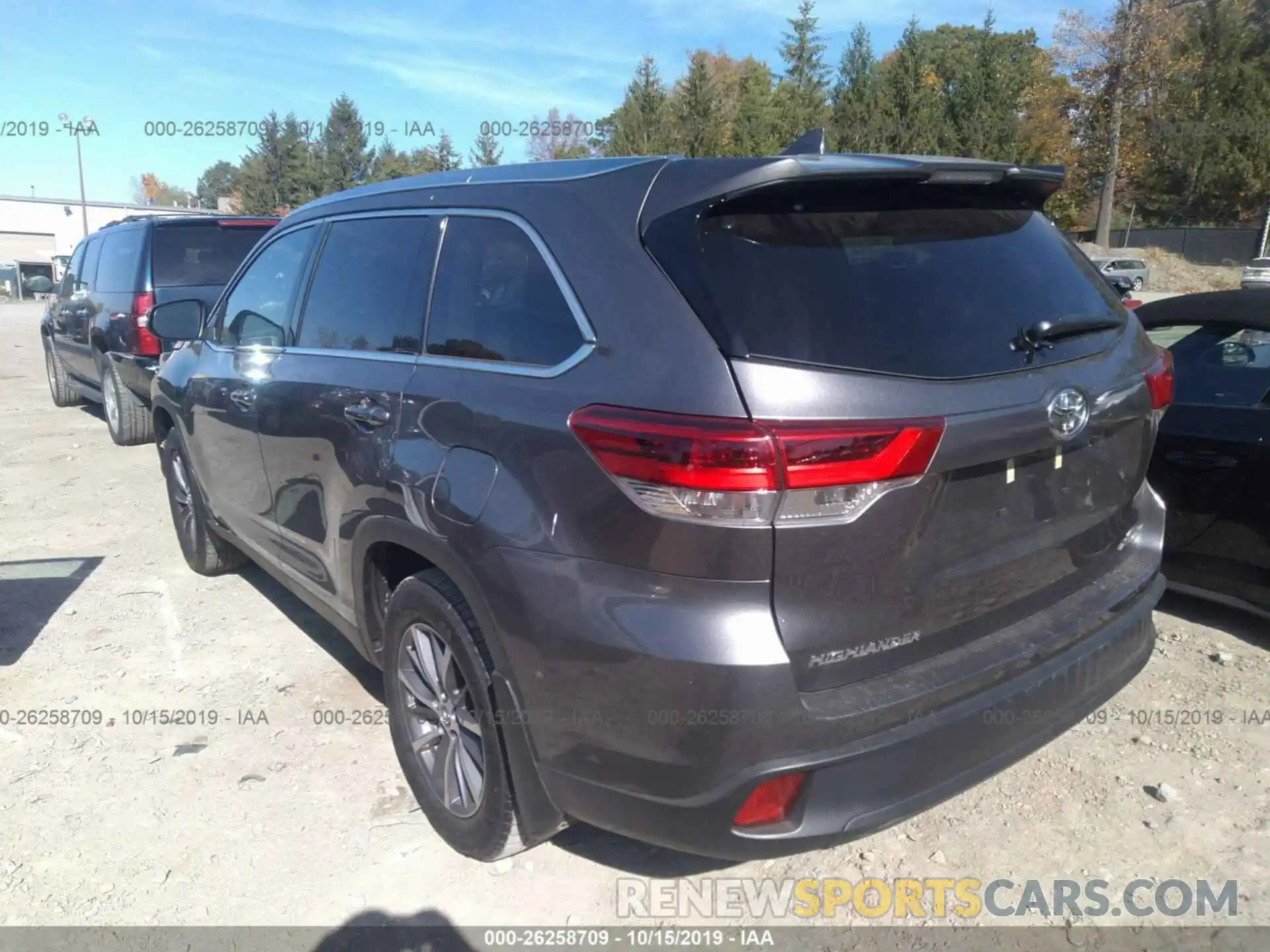 3 Photograph of a damaged car 5TDJZRFH2KS601471 TOYOTA HIGHLANDER 2019