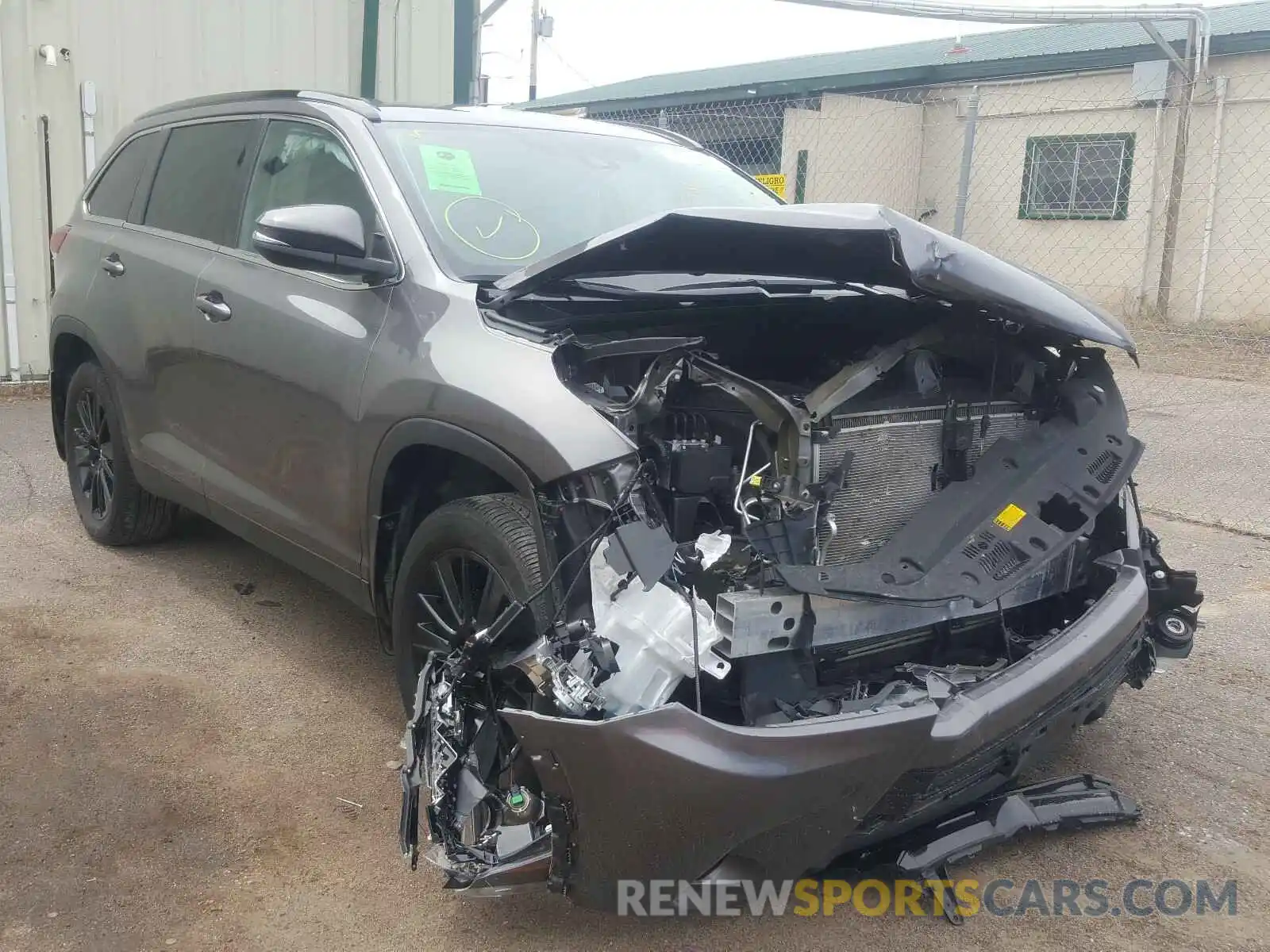 1 Photograph of a damaged car 5TDJZRFH2KS601793 TOYOTA HIGHLANDER 2019