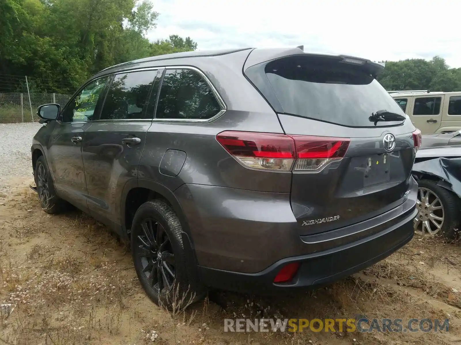 3 Photograph of a damaged car 5TDJZRFH2KS601793 TOYOTA HIGHLANDER 2019