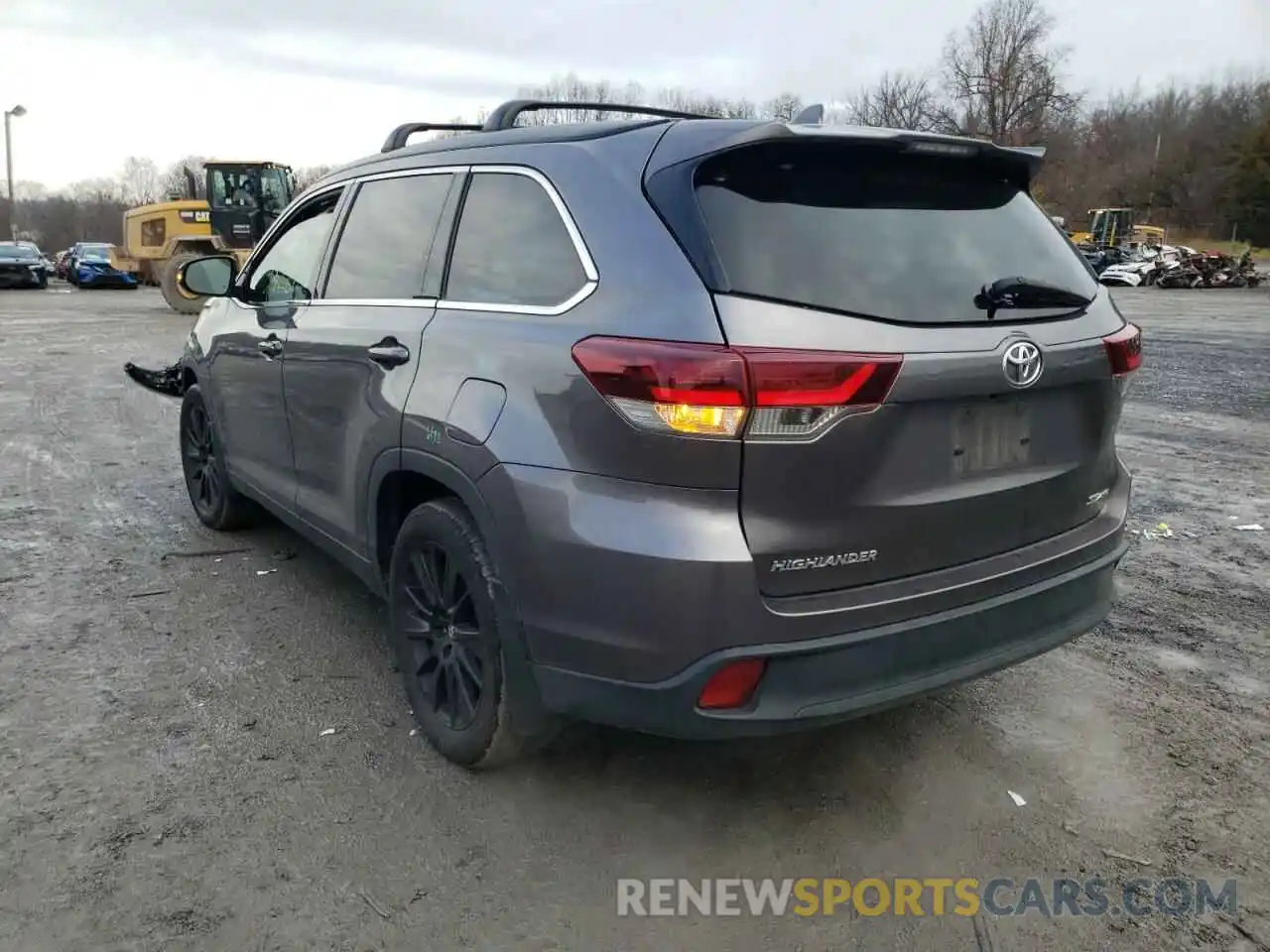 3 Photograph of a damaged car 5TDJZRFH2KS603981 TOYOTA HIGHLANDER 2019