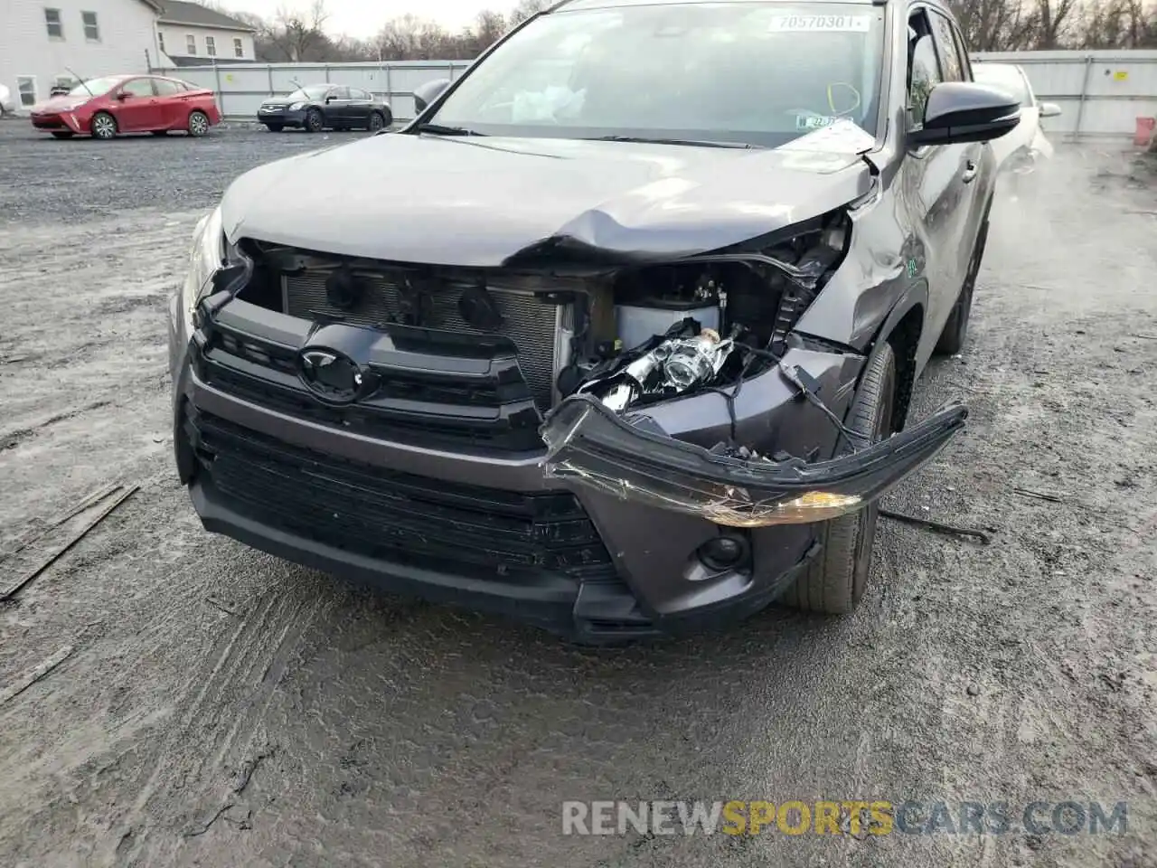 9 Photograph of a damaged car 5TDJZRFH2KS603981 TOYOTA HIGHLANDER 2019