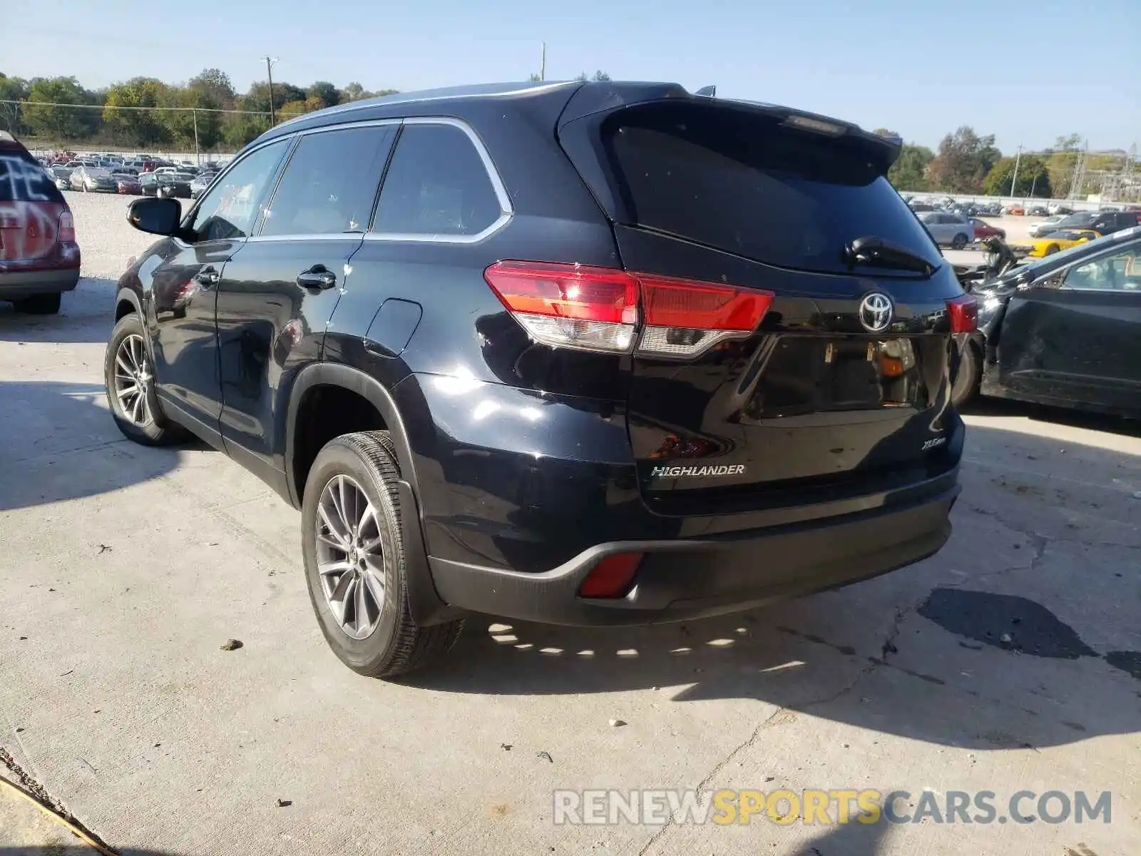 3 Photograph of a damaged car 5TDJZRFH2KS605715 TOYOTA HIGHLANDER 2019