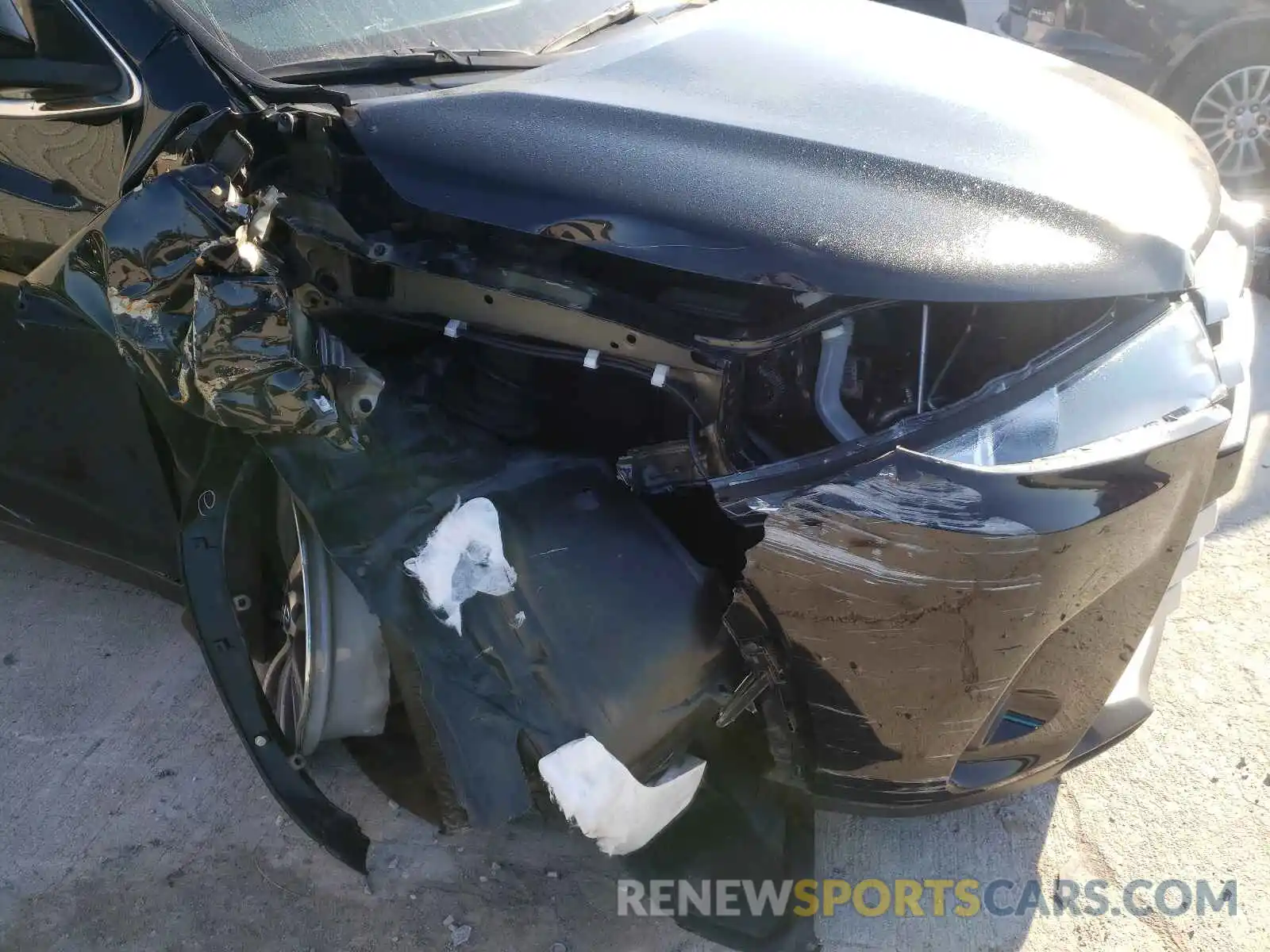 9 Photograph of a damaged car 5TDJZRFH2KS605715 TOYOTA HIGHLANDER 2019