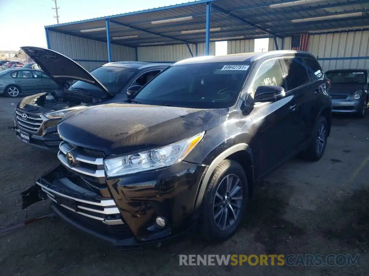 2 Photograph of a damaged car 5TDJZRFH2KS607206 TOYOTA HIGHLANDER 2019