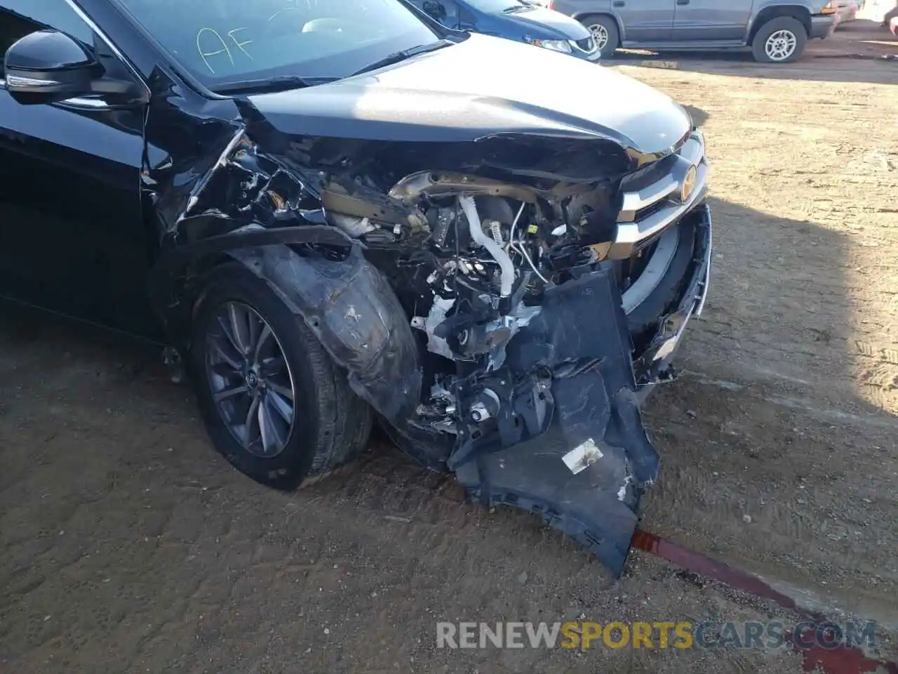 9 Photograph of a damaged car 5TDJZRFH2KS607206 TOYOTA HIGHLANDER 2019