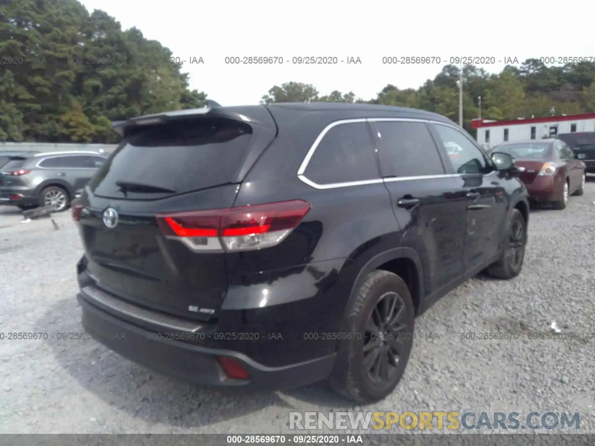 4 Photograph of a damaged car 5TDJZRFH2KS607822 TOYOTA HIGHLANDER 2019