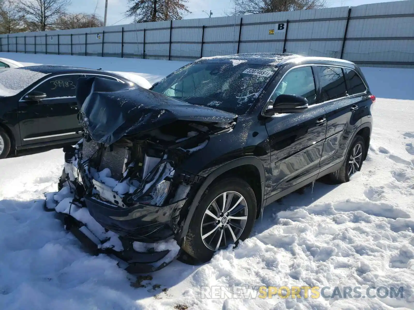2 Photograph of a damaged car 5TDJZRFH2KS610784 TOYOTA HIGHLANDER 2019