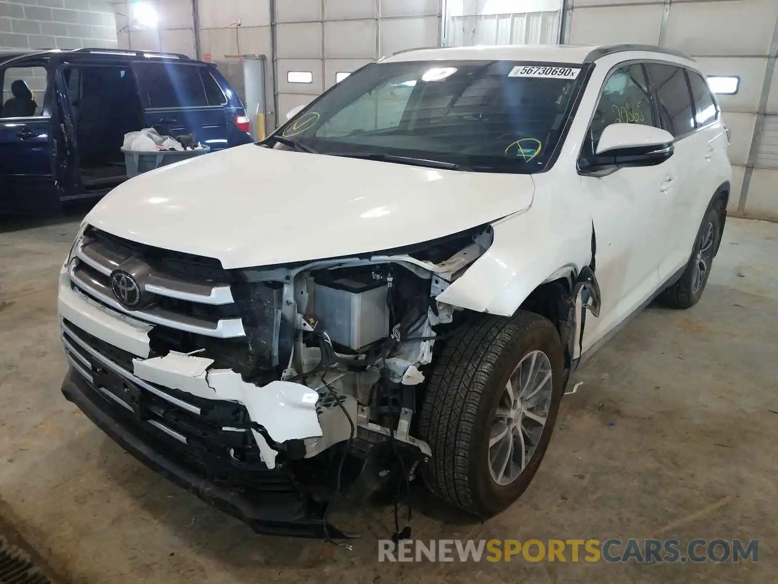 2 Photograph of a damaged car 5TDJZRFH2KS611417 TOYOTA HIGHLANDER 2019