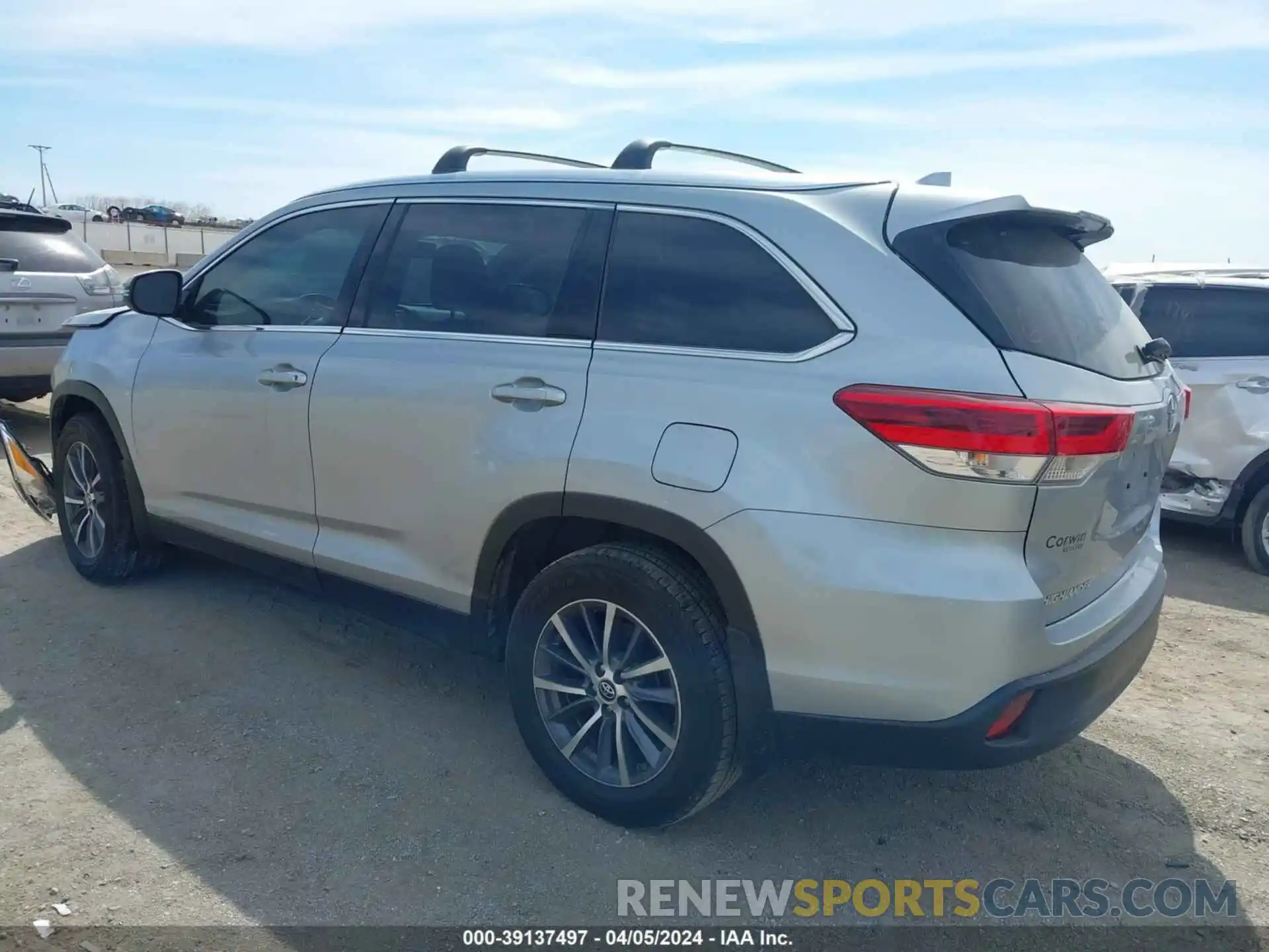 3 Photograph of a damaged car 5TDJZRFH2KS611529 TOYOTA HIGHLANDER 2019