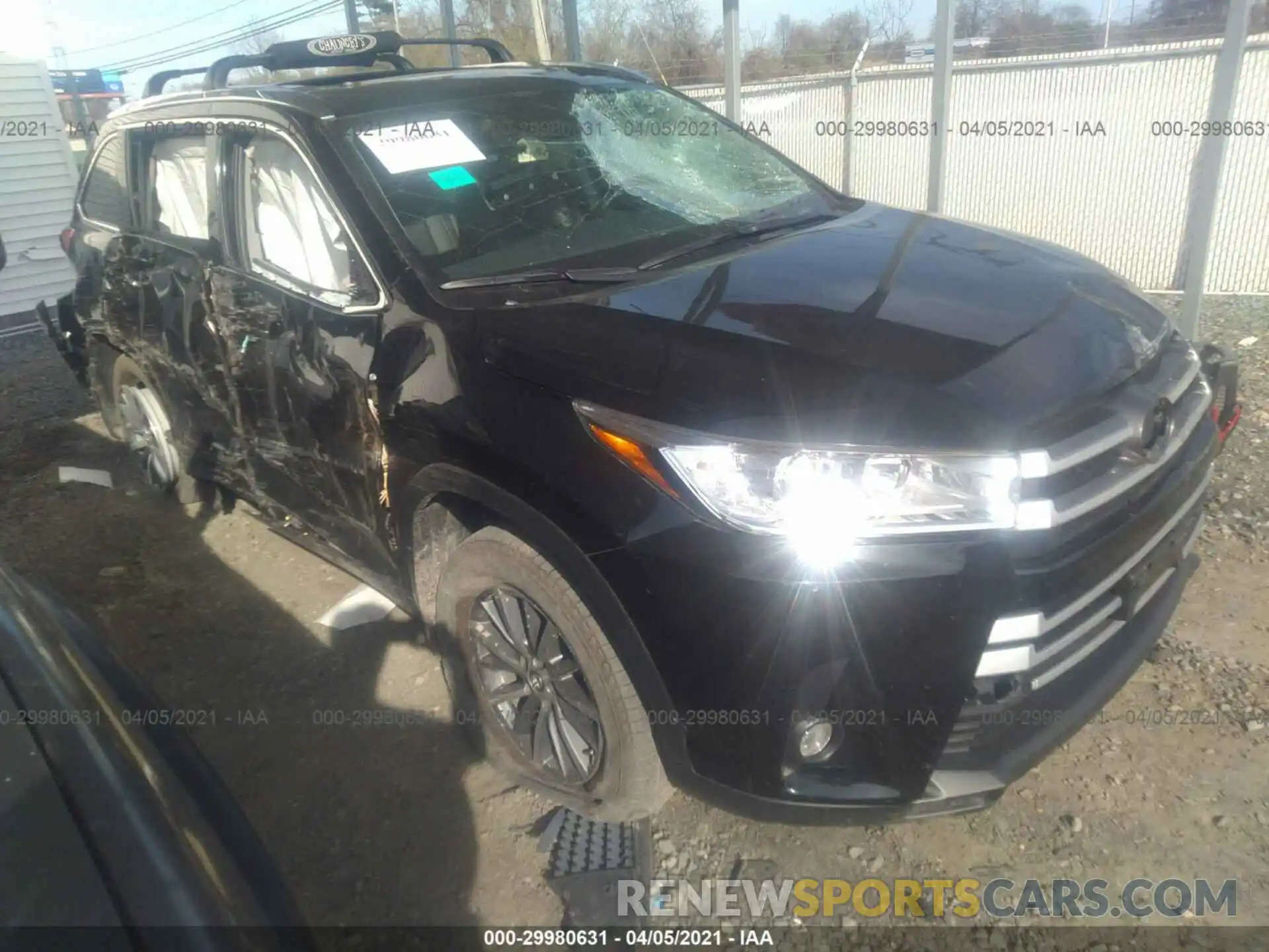 1 Photograph of a damaged car 5TDJZRFH2KS611613 TOYOTA HIGHLANDER 2019