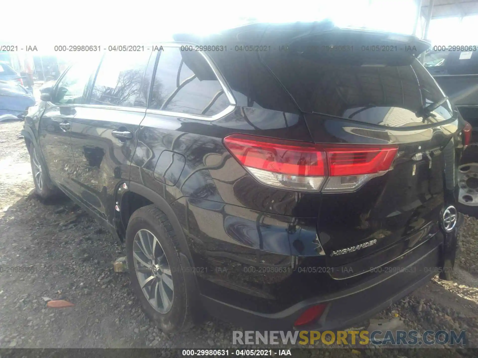 3 Photograph of a damaged car 5TDJZRFH2KS611613 TOYOTA HIGHLANDER 2019