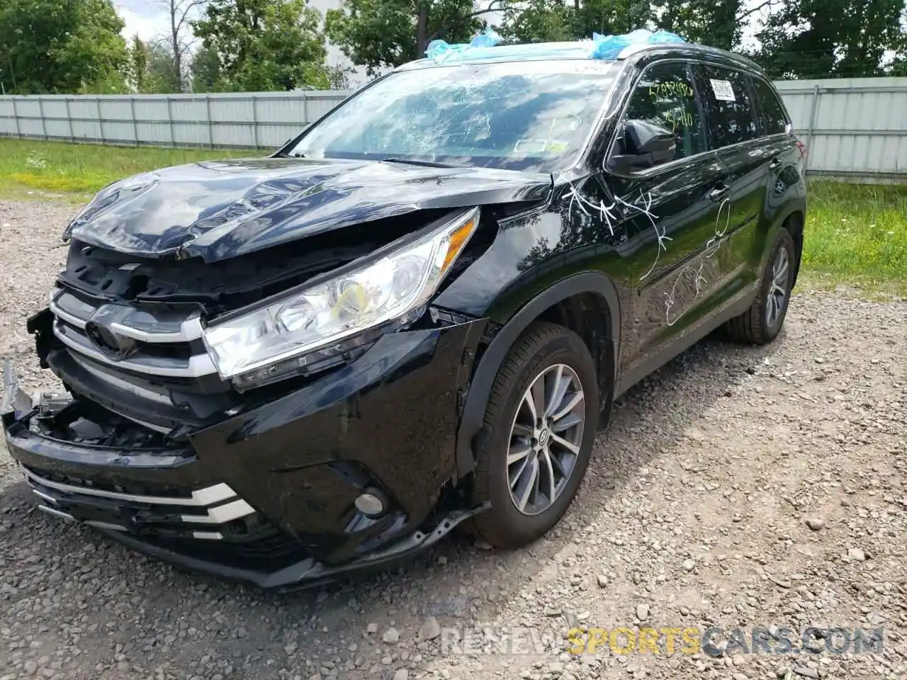 2 Photograph of a damaged car 5TDJZRFH2KS613460 TOYOTA HIGHLANDER 2019