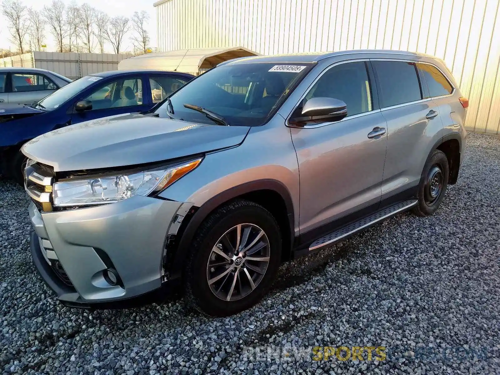 2 Photograph of a damaged car 5TDJZRFH2KS615113 TOYOTA HIGHLANDER 2019