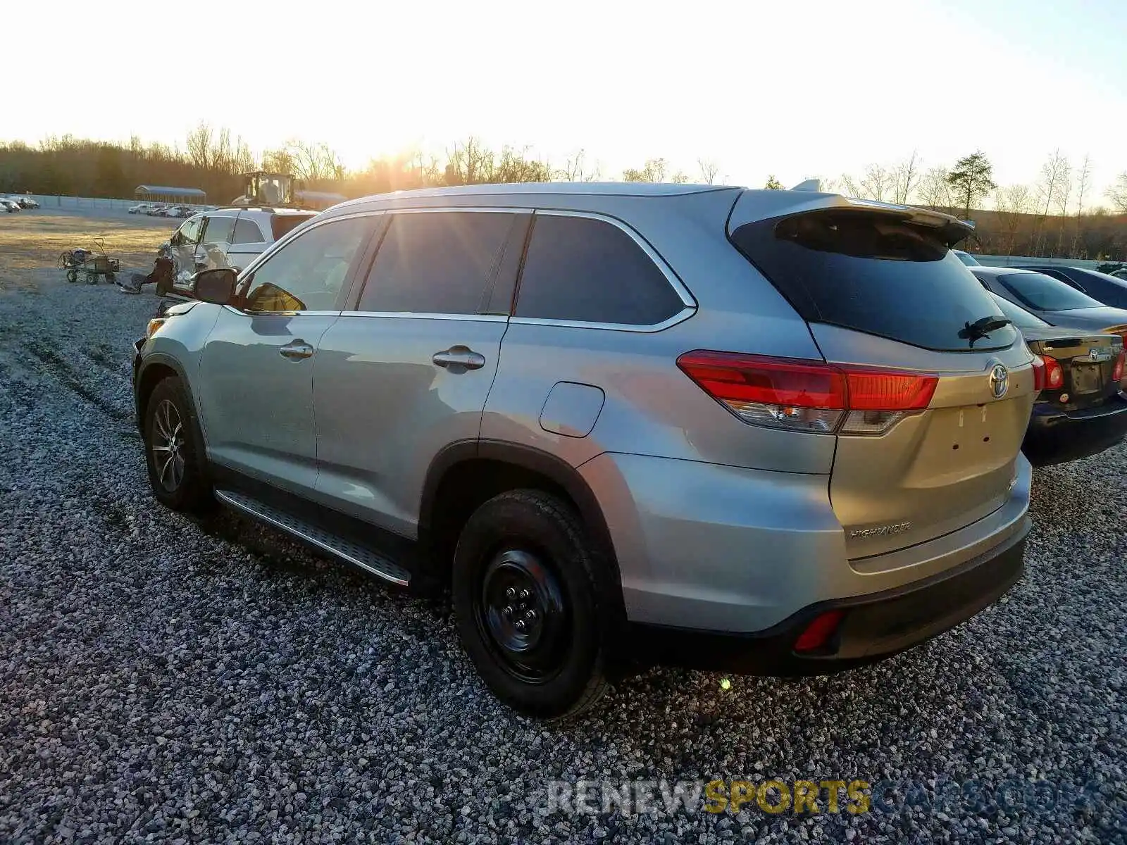 3 Photograph of a damaged car 5TDJZRFH2KS615113 TOYOTA HIGHLANDER 2019