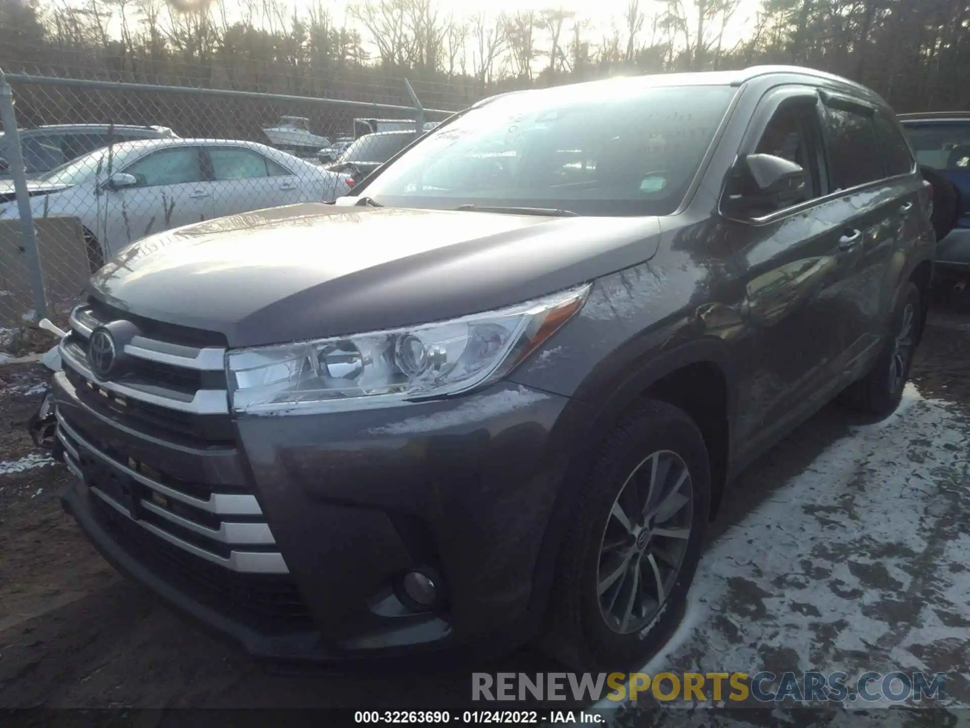 2 Photograph of a damaged car 5TDJZRFH2KS615404 TOYOTA HIGHLANDER 2019